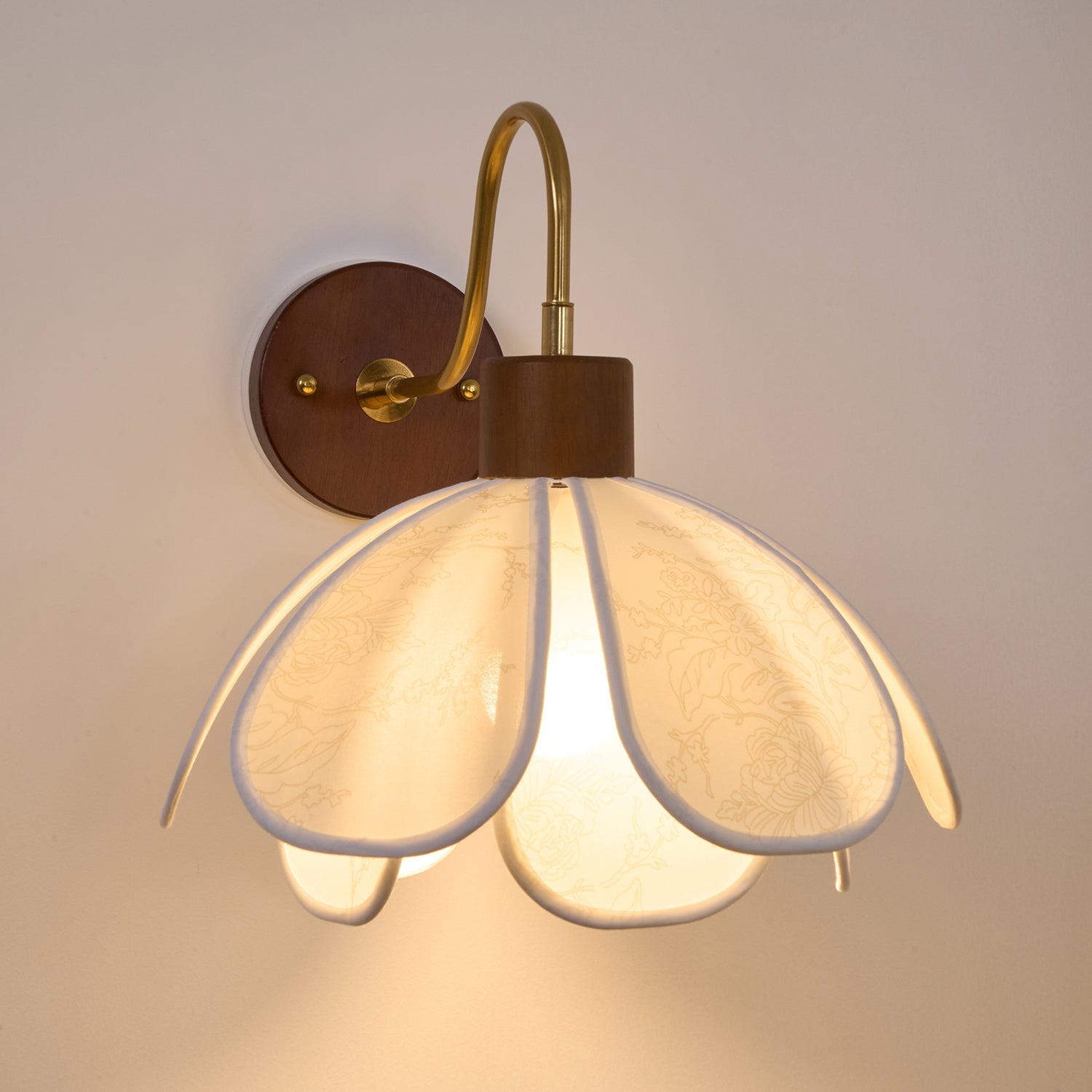 Yuki Wall Lamp Floral Wood Fabirc - Neutralighting