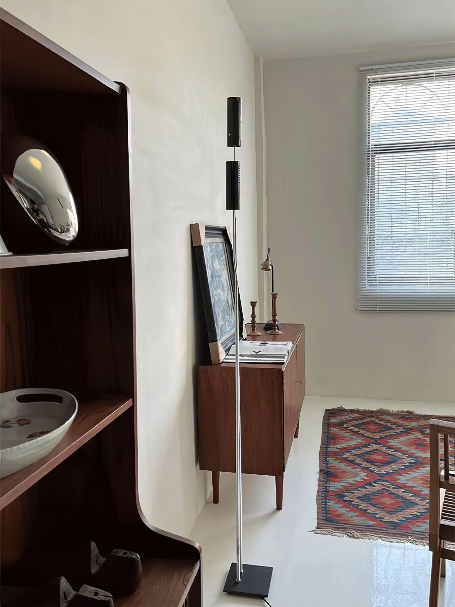 Telum Minimalist Black Floor Lamp-Neutral Decor