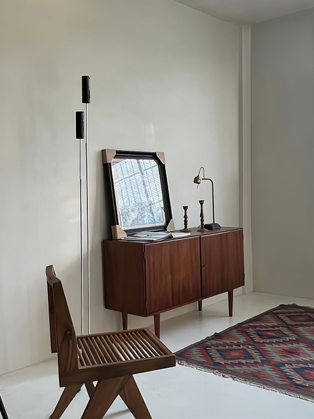 Telum Minimalist Black Floor Lamp-Neutral Decor