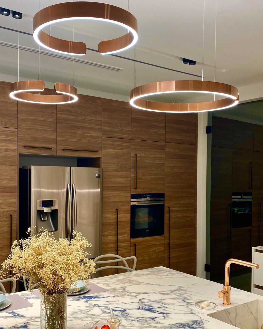Frixx Modern Minimalist Chandelier-Neutral Decor