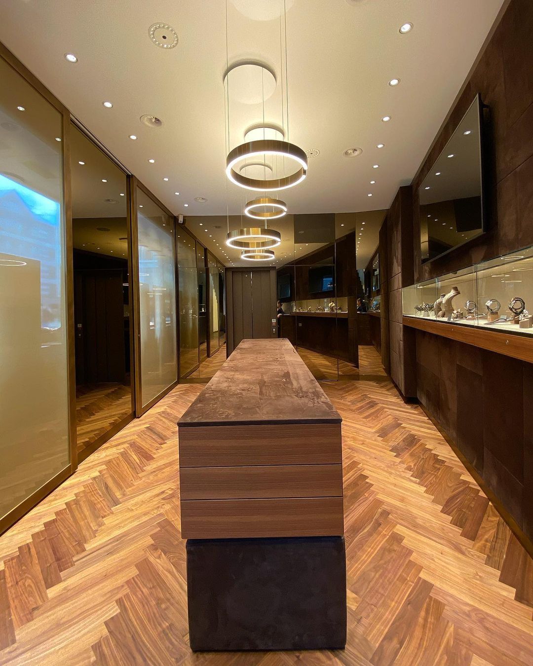 Frixx Modern Minimalist Chandelier-Neutral Decor