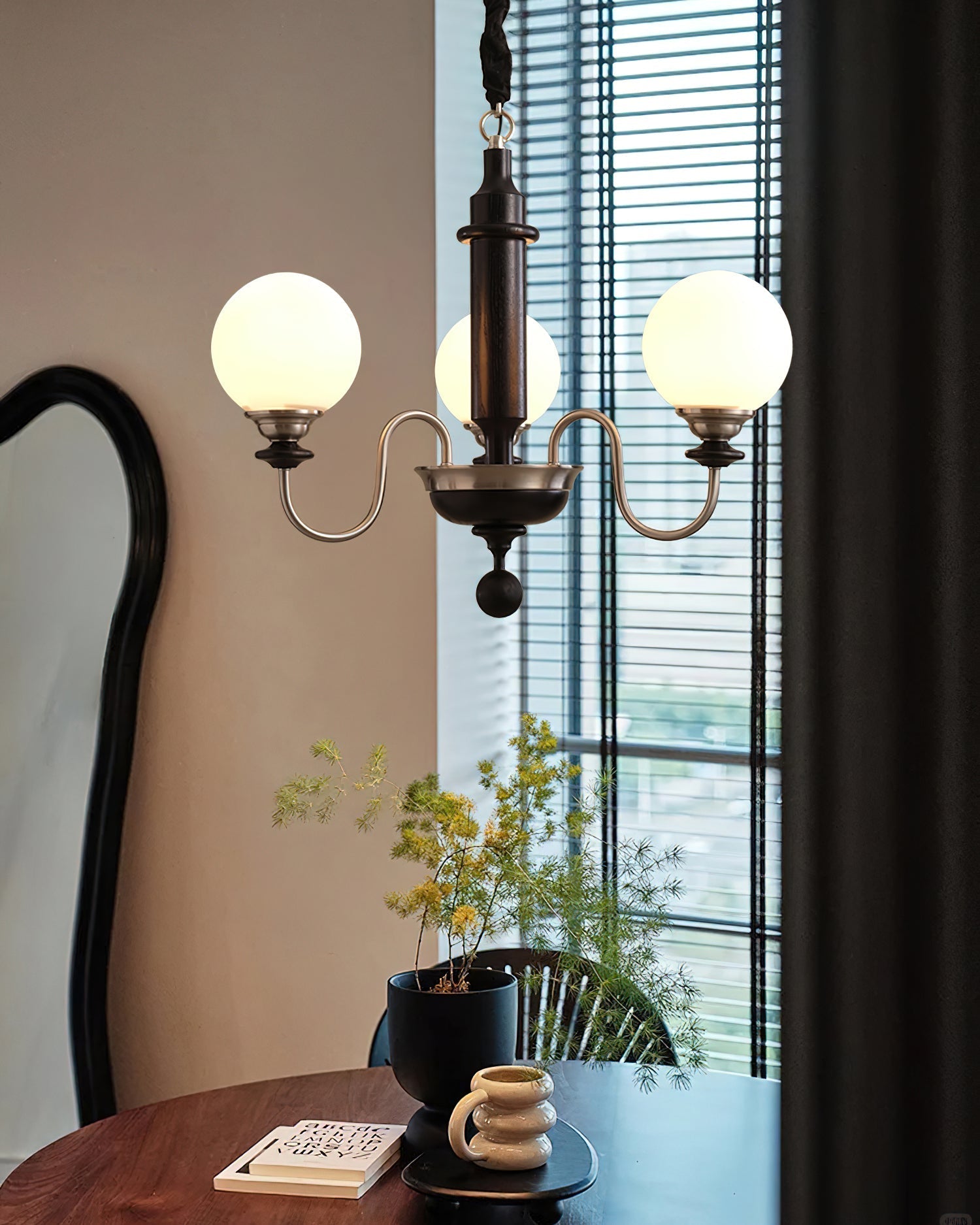 Nyvinia Vintage Brass Glass Chandelier-Neutral Decor