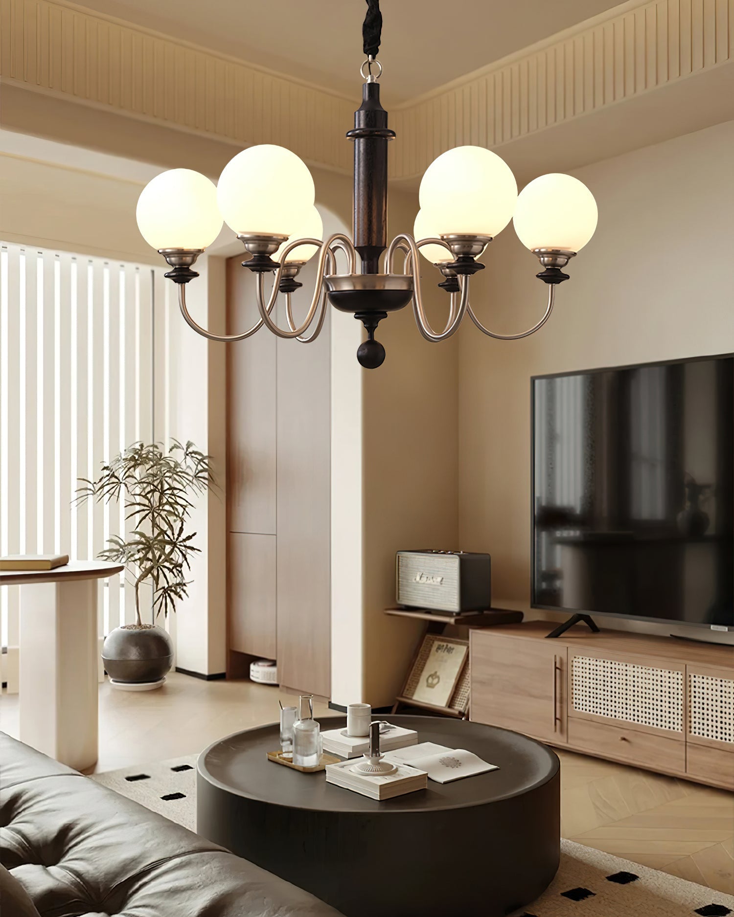 Nyvinia Vintage Brass Glass Chandelier-Neutral Decor