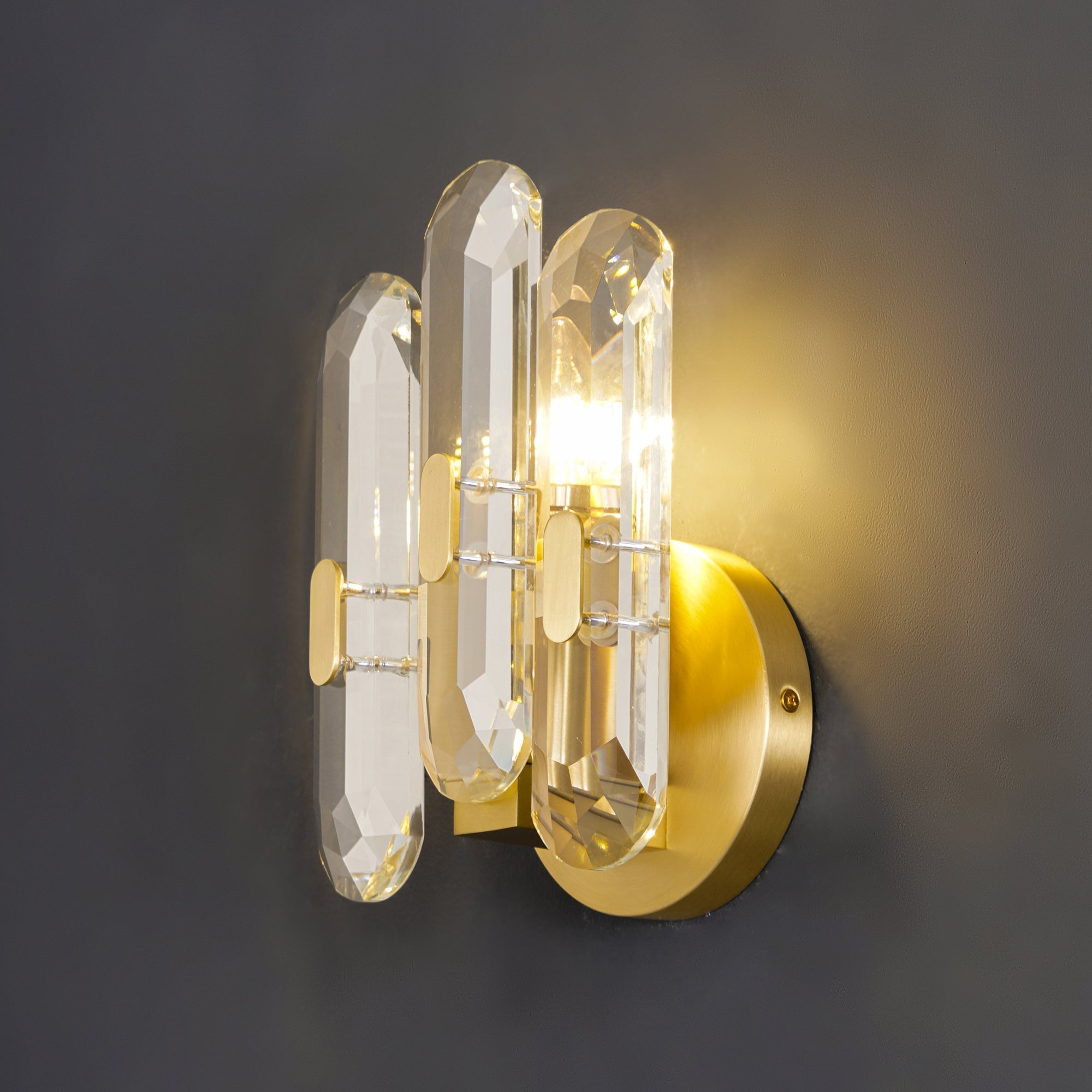 Gevon Postmodern Luxury Crystal Sconce Wall Lamp-Neutral Decor