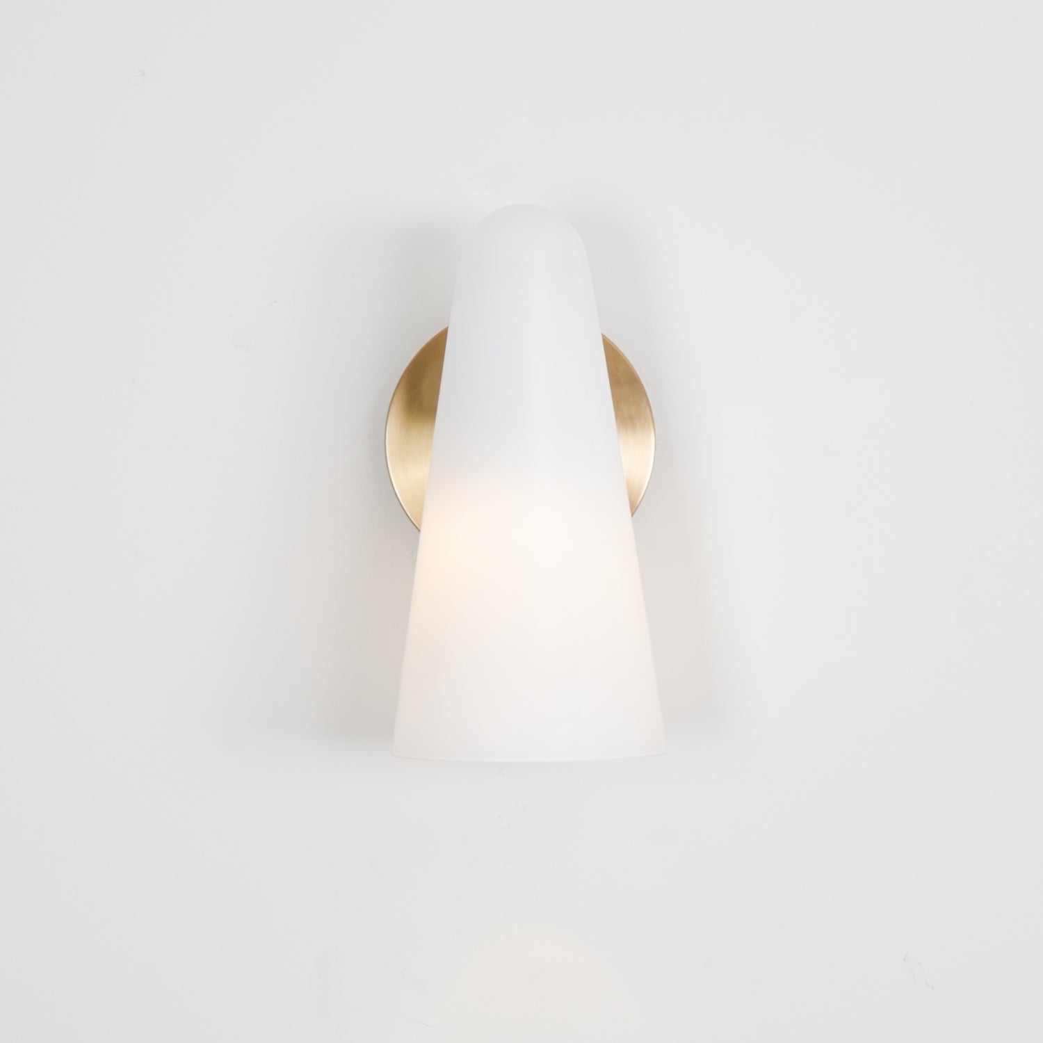 Conical Glass Wall Lamp-Neutral Decor
