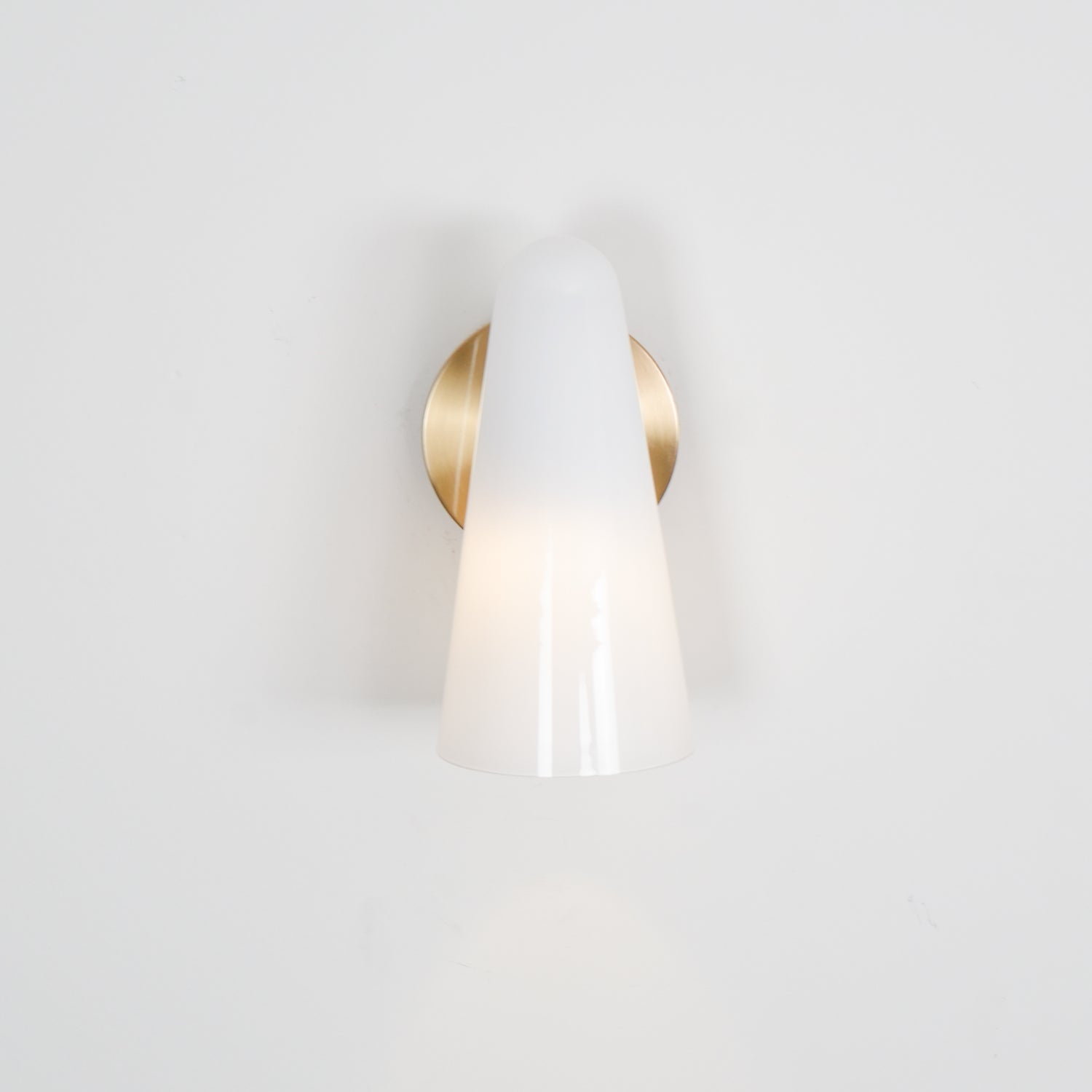 Conical Glass Wall Lamp-Neutral Decor