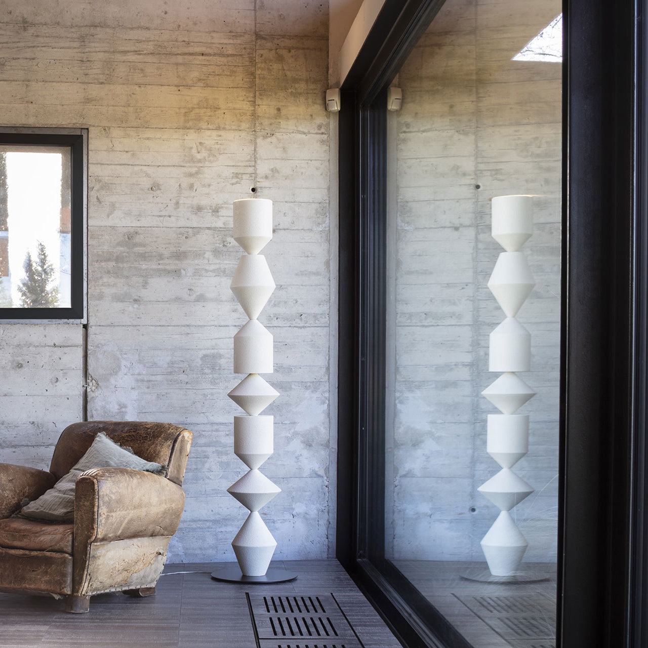 Close-up of the Costantina Floor Lamp's iron body and finish.
