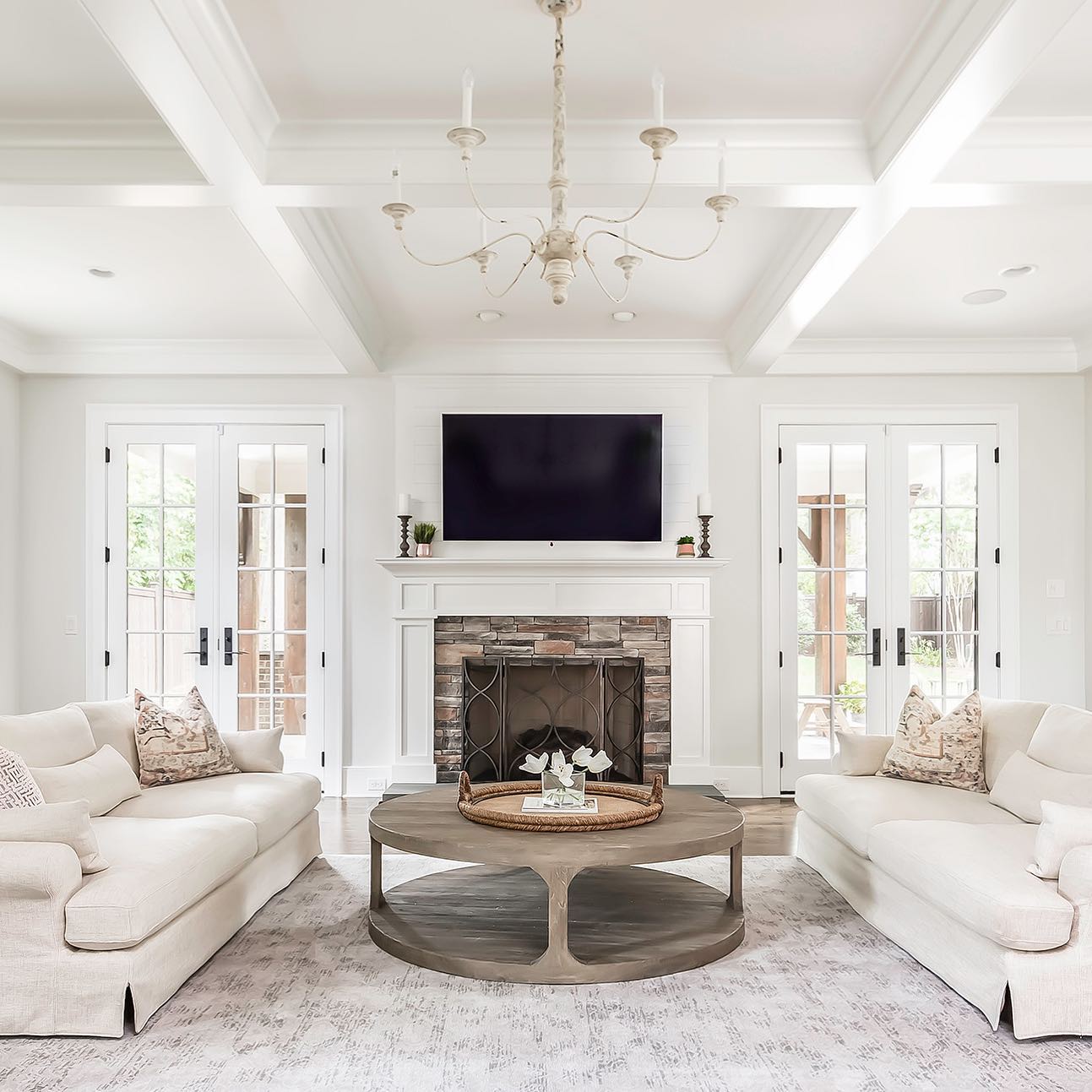 Arlo Chandelier