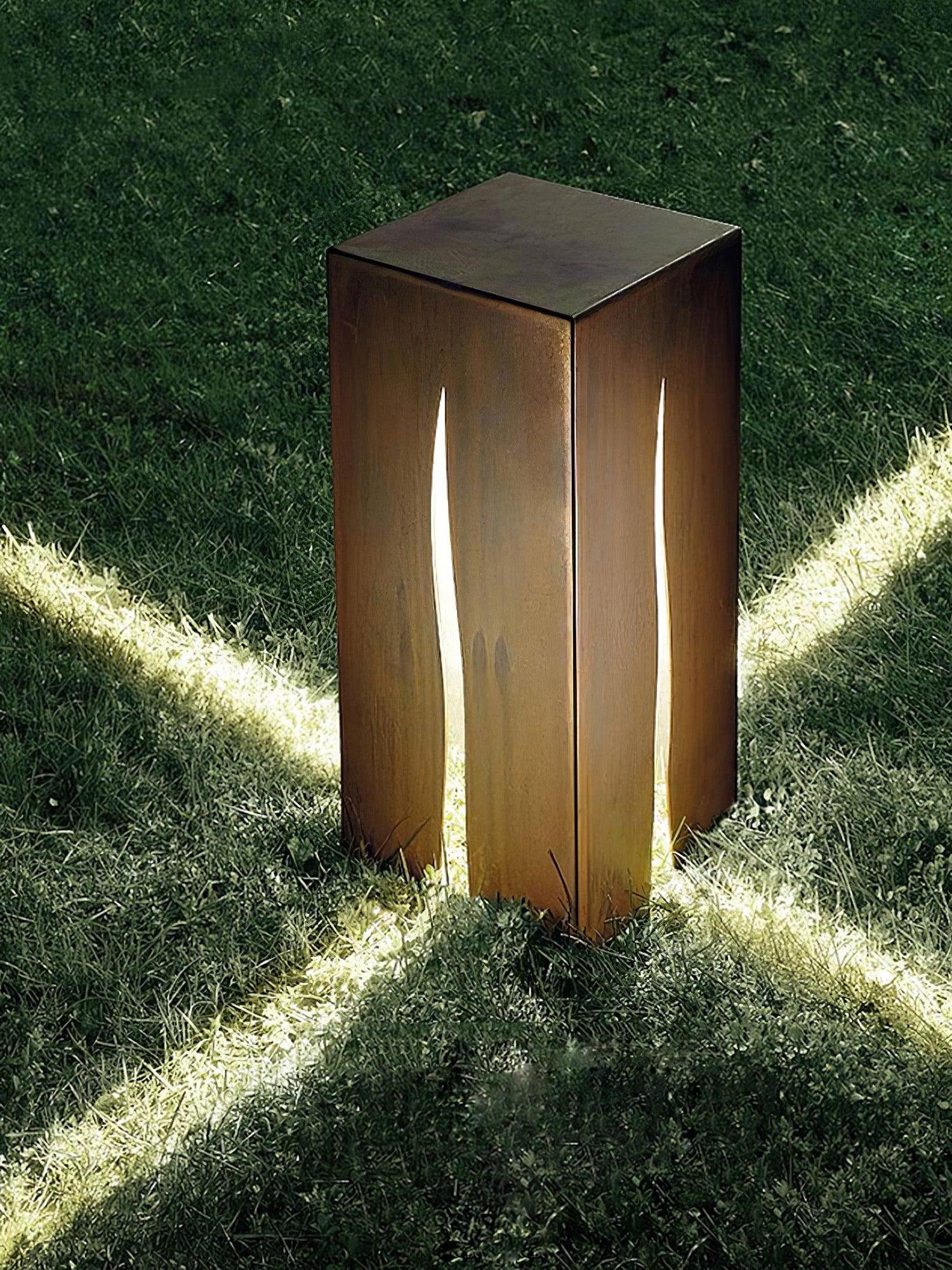 Ugo Outdoor Light Crack Cube-Neutral Decor