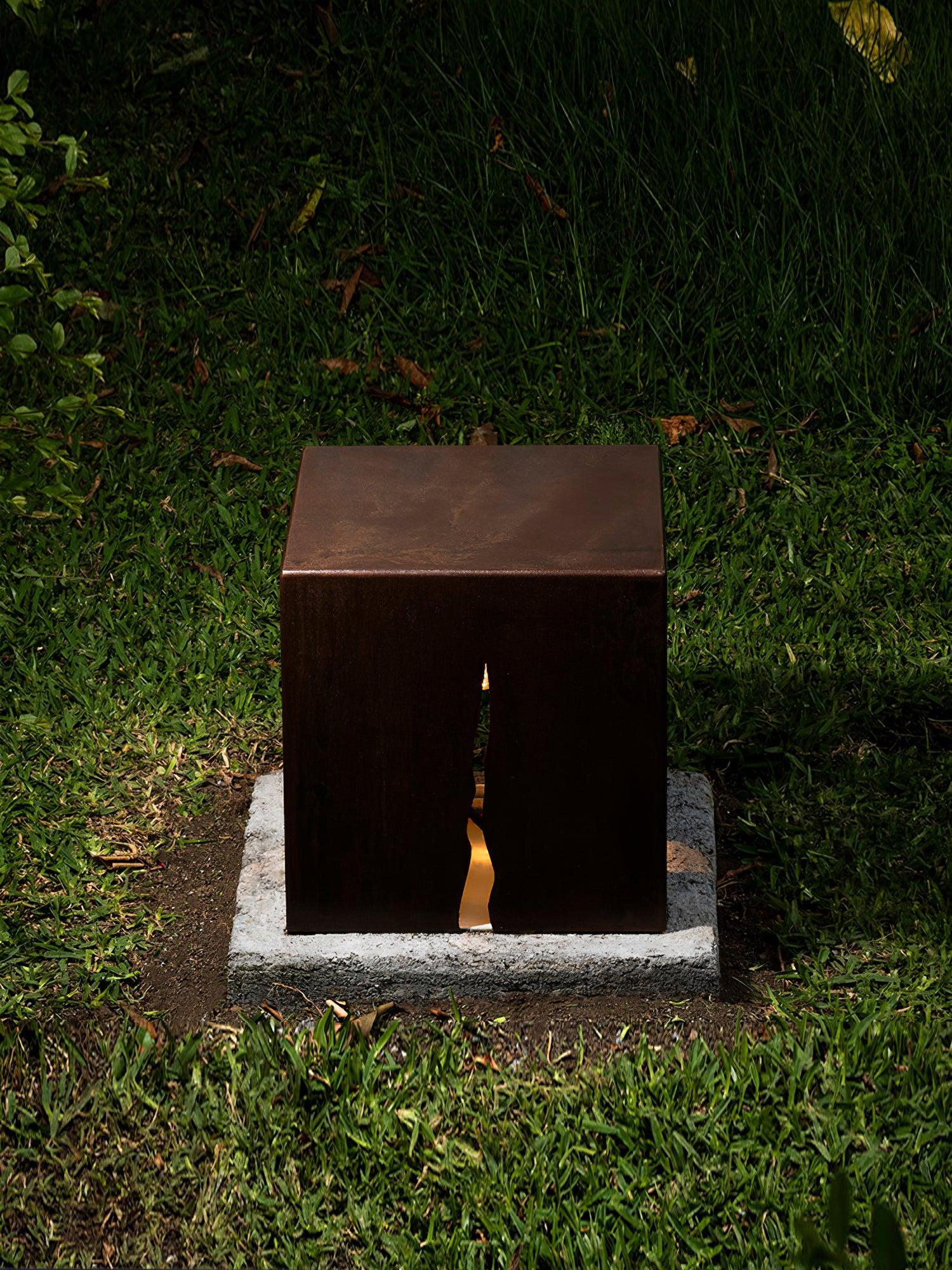 Ugo Outdoor Light Crack Cube-Neutral Decor
