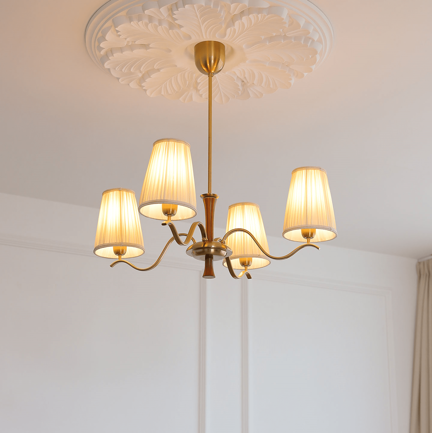 Vivienne Chandelier