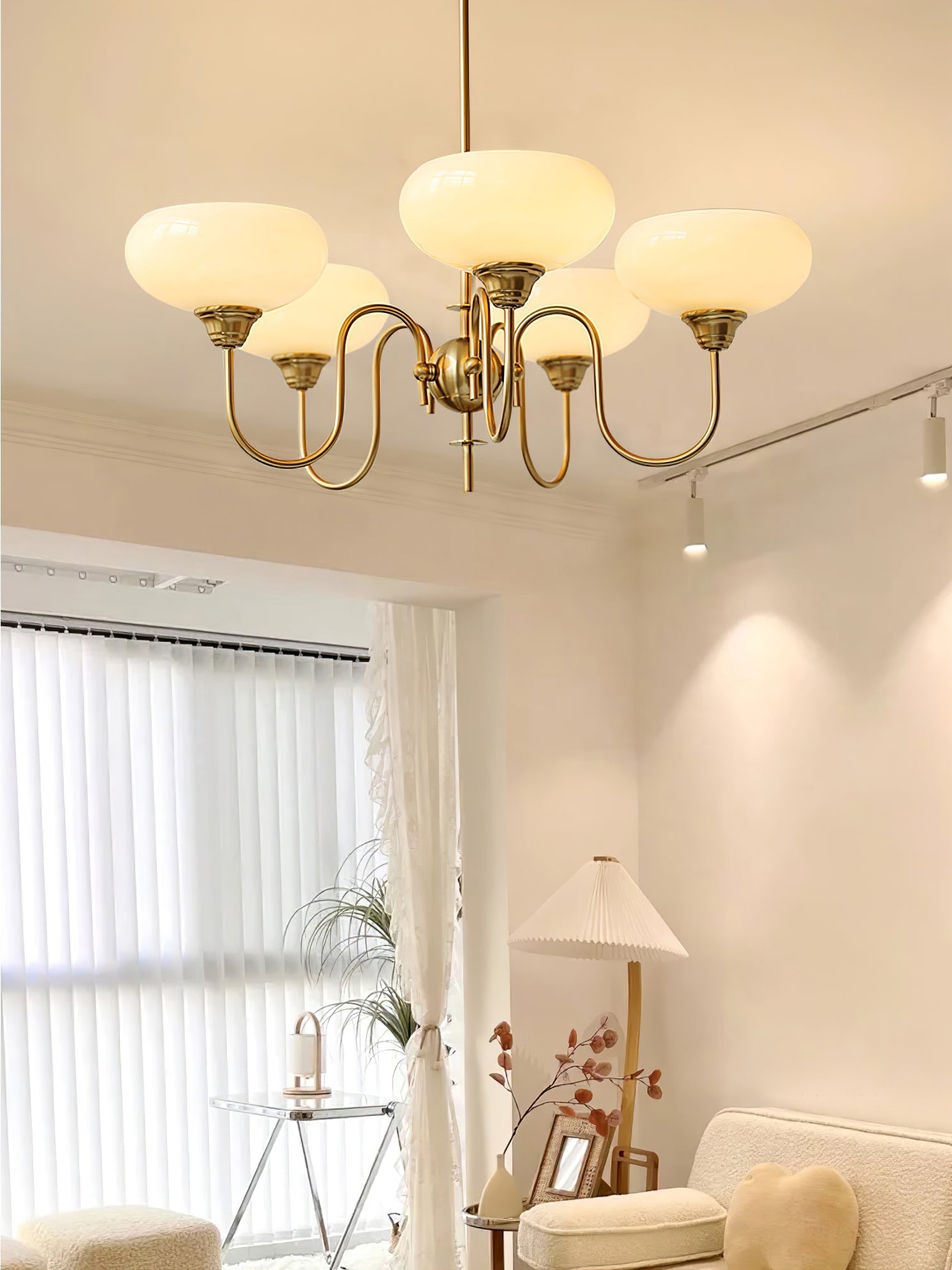 Pavenor Creamy Persimmon Chandelier-Neutral Decor
