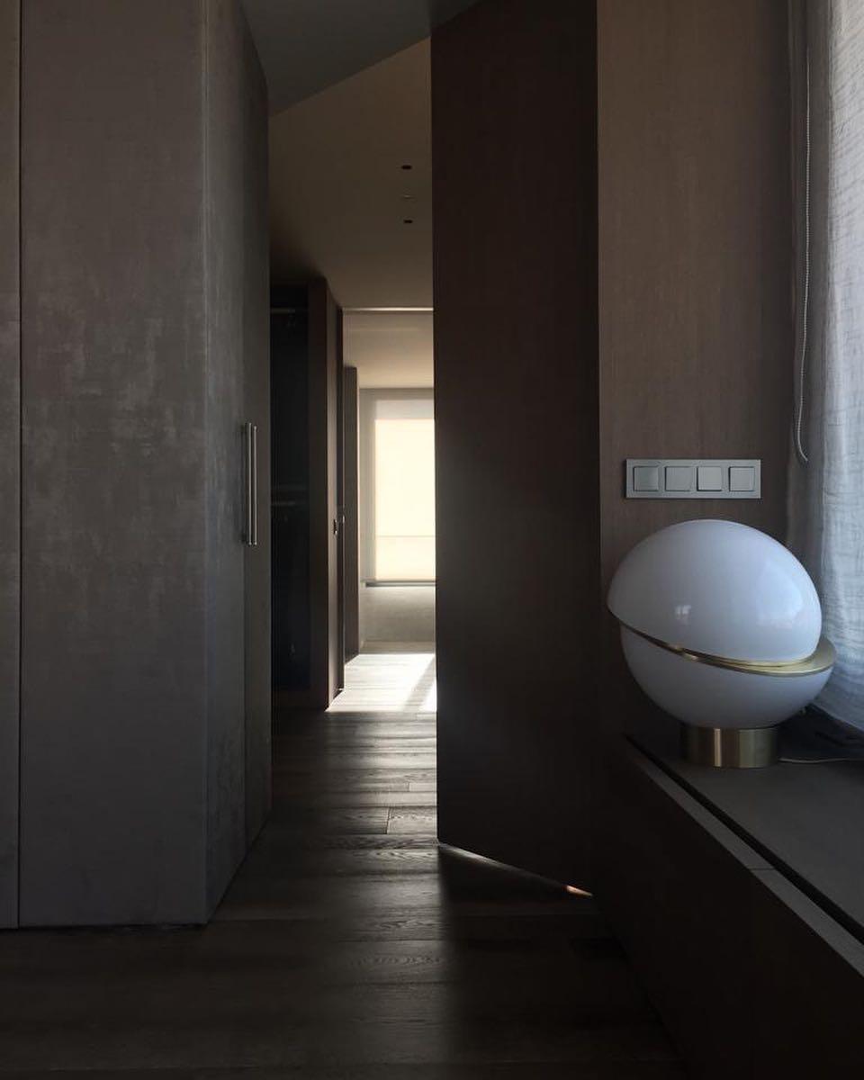 Solaria Futuristic Table Lamp-Neutral Decor