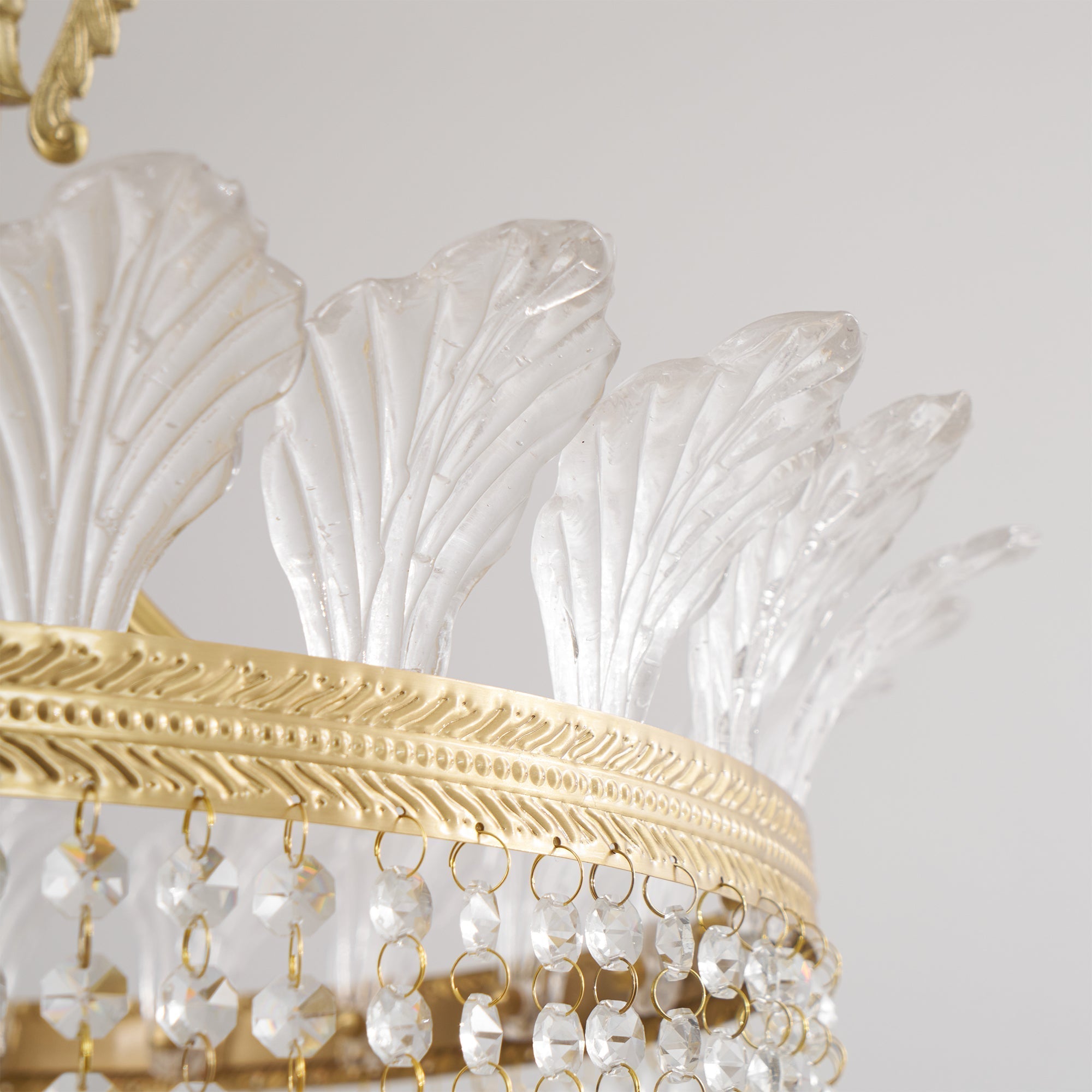 Xelra Chandelier Brass & Crystal - Neutralighting