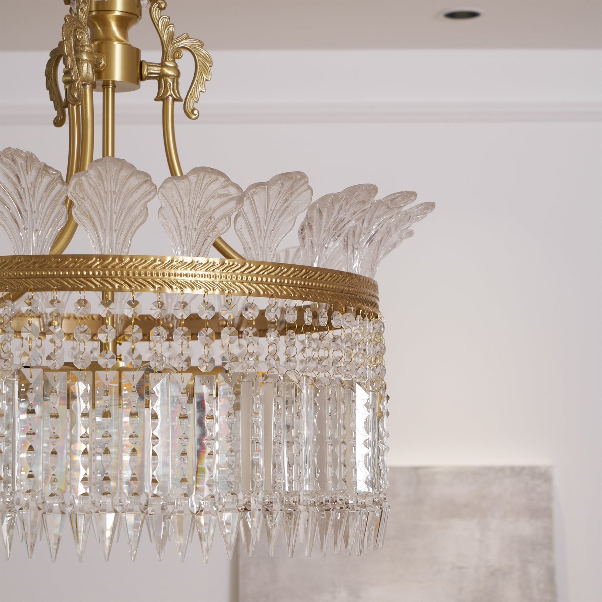 Xelra Chandelier Brass & Crystal - Neutralighting