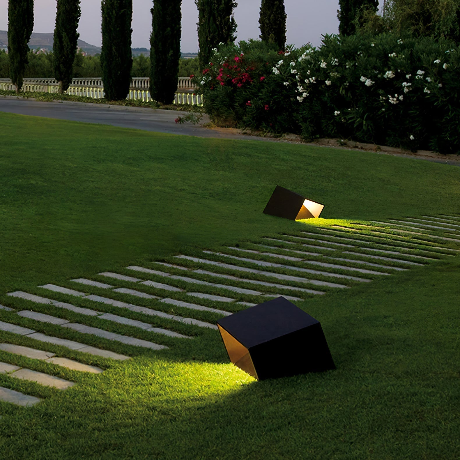 Evsore Unique Cube Garden Solar Outdoor Light-Neutral Decor