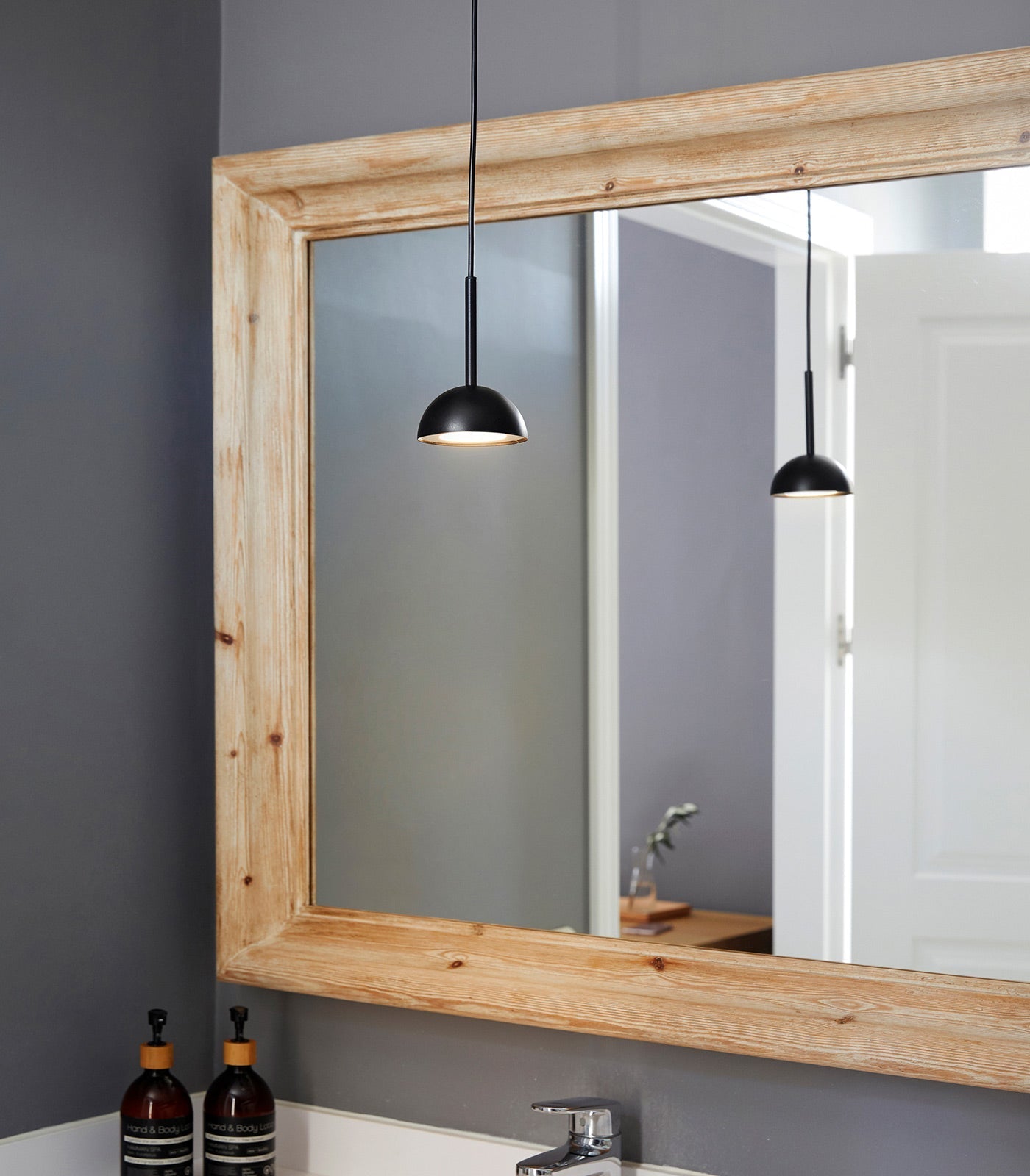 Easton Minimalist Pendant Light-Neutral Decor