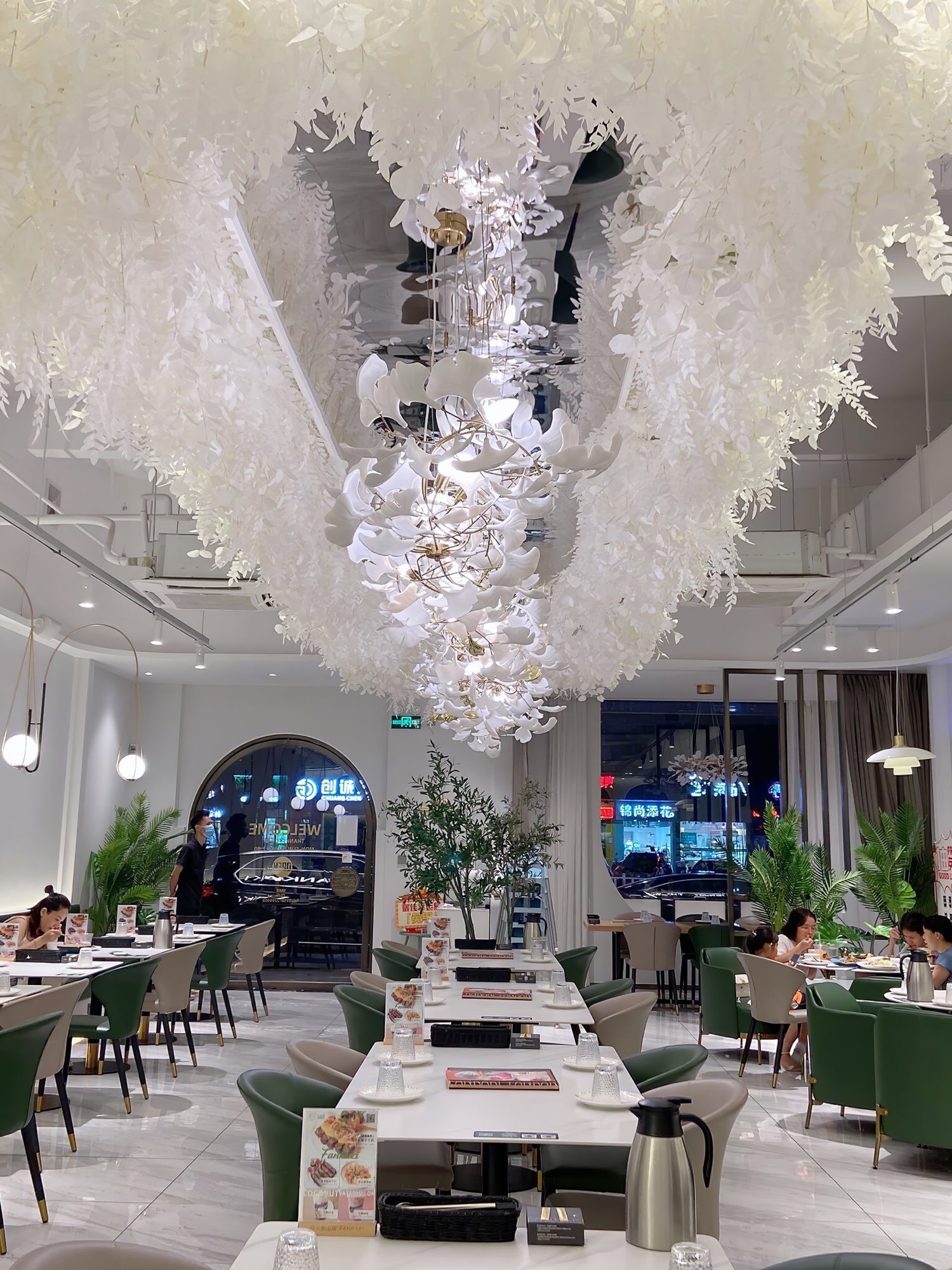 Eurzoris Gingko Leaf Chandelier-Neutral Decor