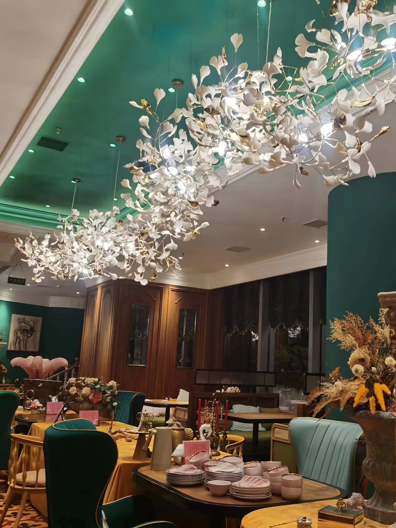 Eurzoris Gingko Leaf Chandelier-Neutral Decor