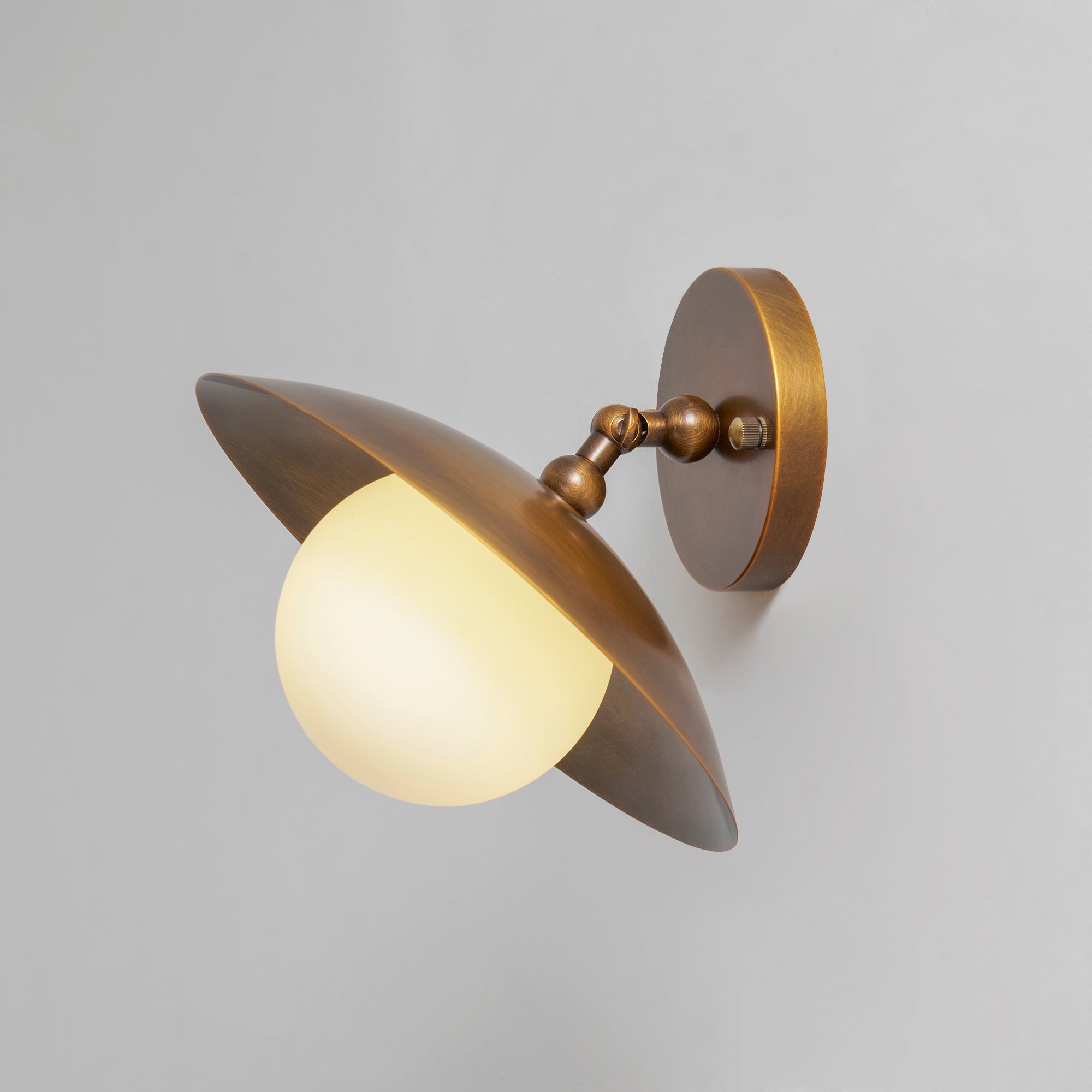 The adjustable tilt mechanism of the lamp body.