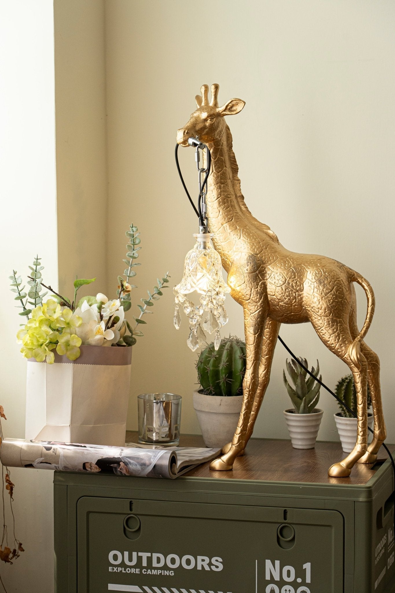 Fexl Luxurious Giraffe Royale Sculpture Floor Lamp-Neutral Decor