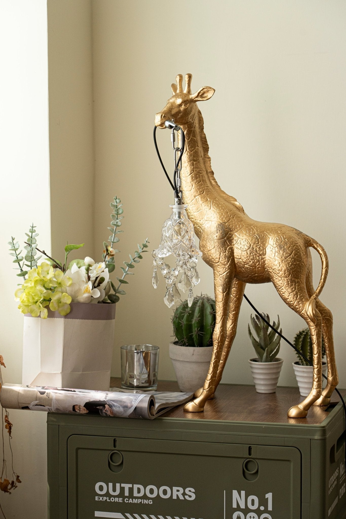 Fexl Luxurious Giraffe Royale Sculpture Floor Lamp-Neutral Decor