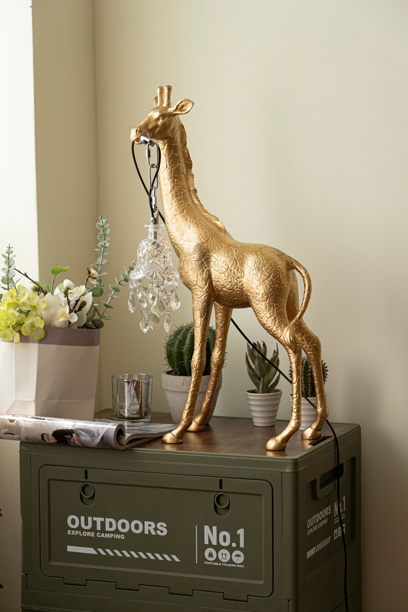 Fexl Luxurious Giraffe Royale Sculpture Floor Lamp-Neutral Decor