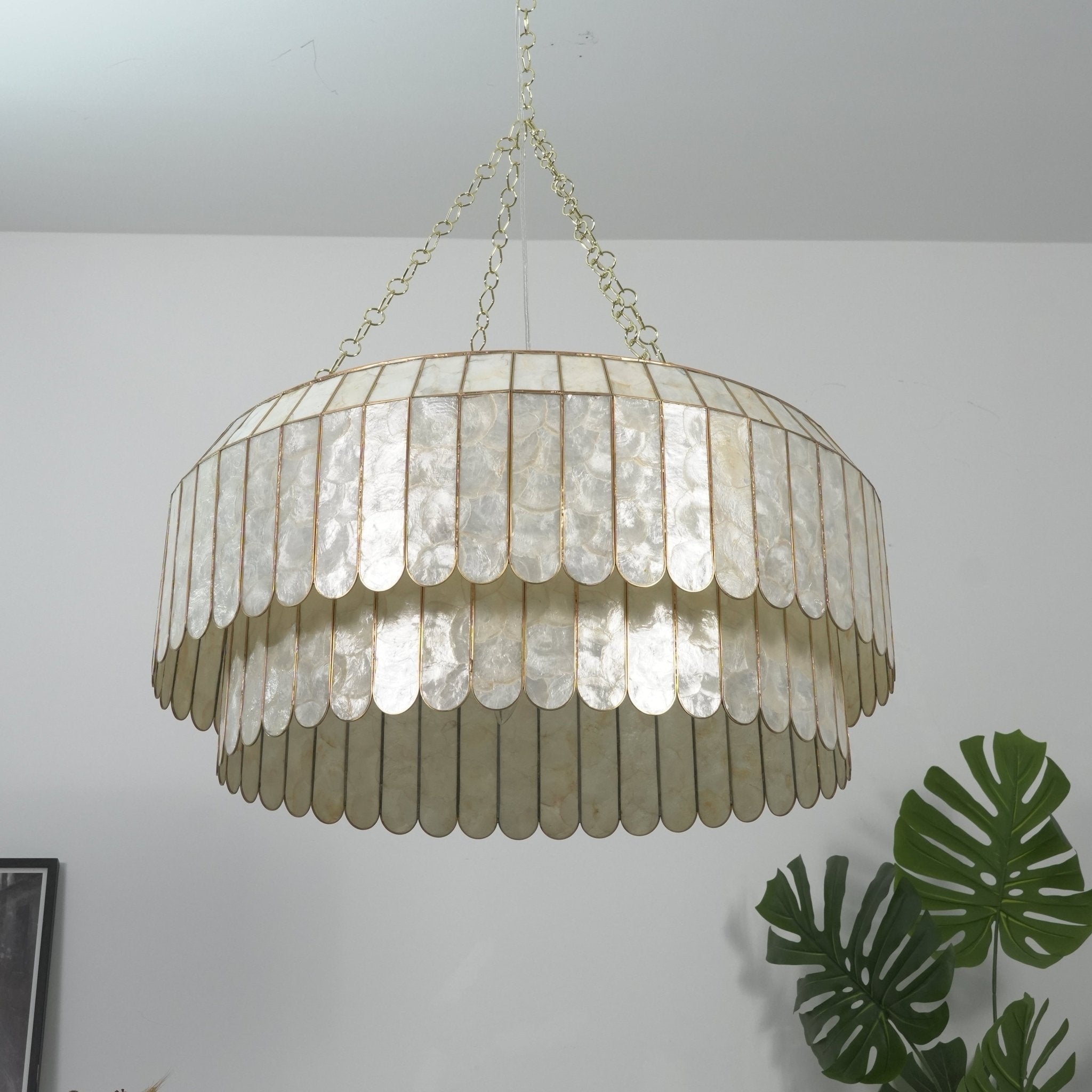 Holz Gold Shell Metal Aurelia Chandelier-Neutral Decor
