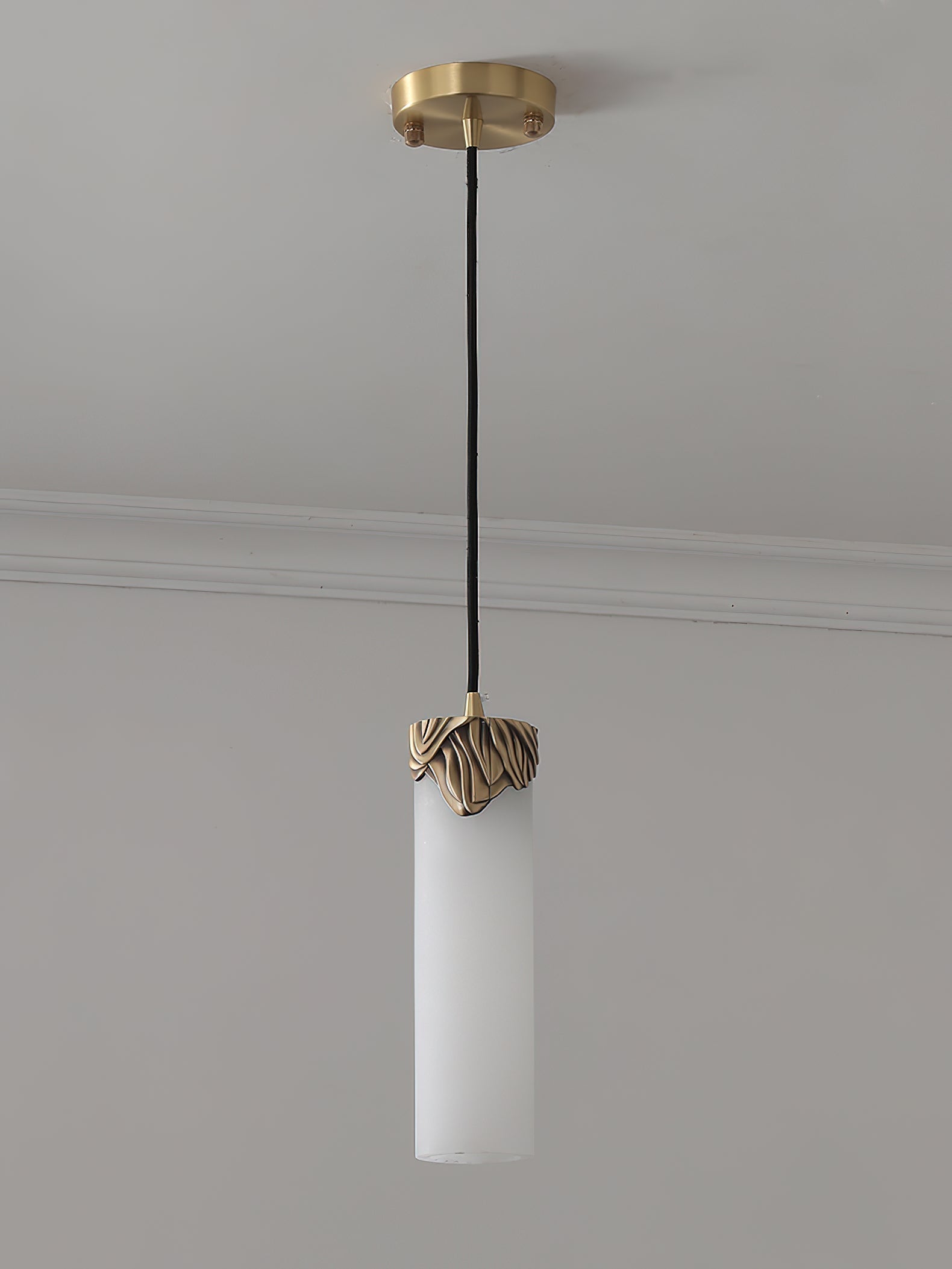 Lioran Alabaster Pendant Light