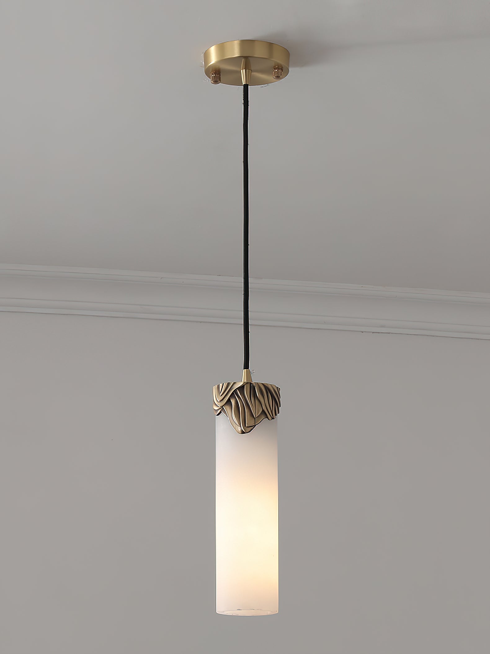 Lioran Alabaster Pendant Light
