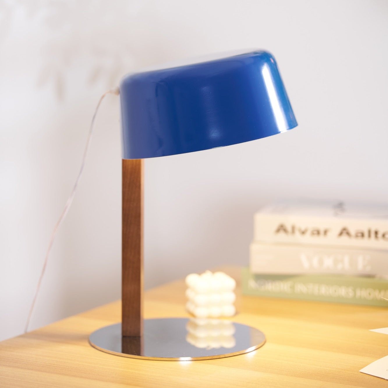 Aura Modern Table Lamp-Neutral Decor