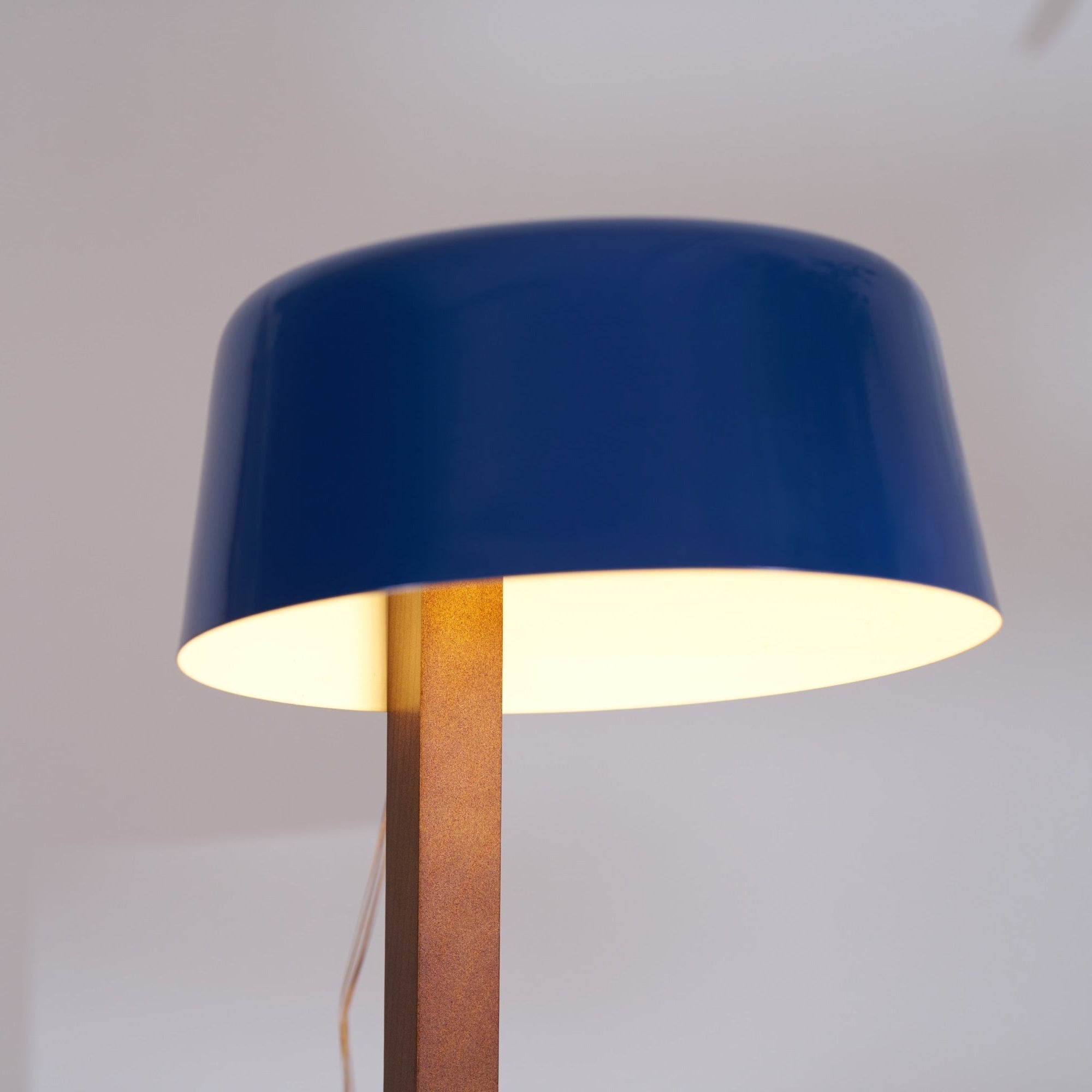 Aura Modern Table Lamp-Neutral Decor