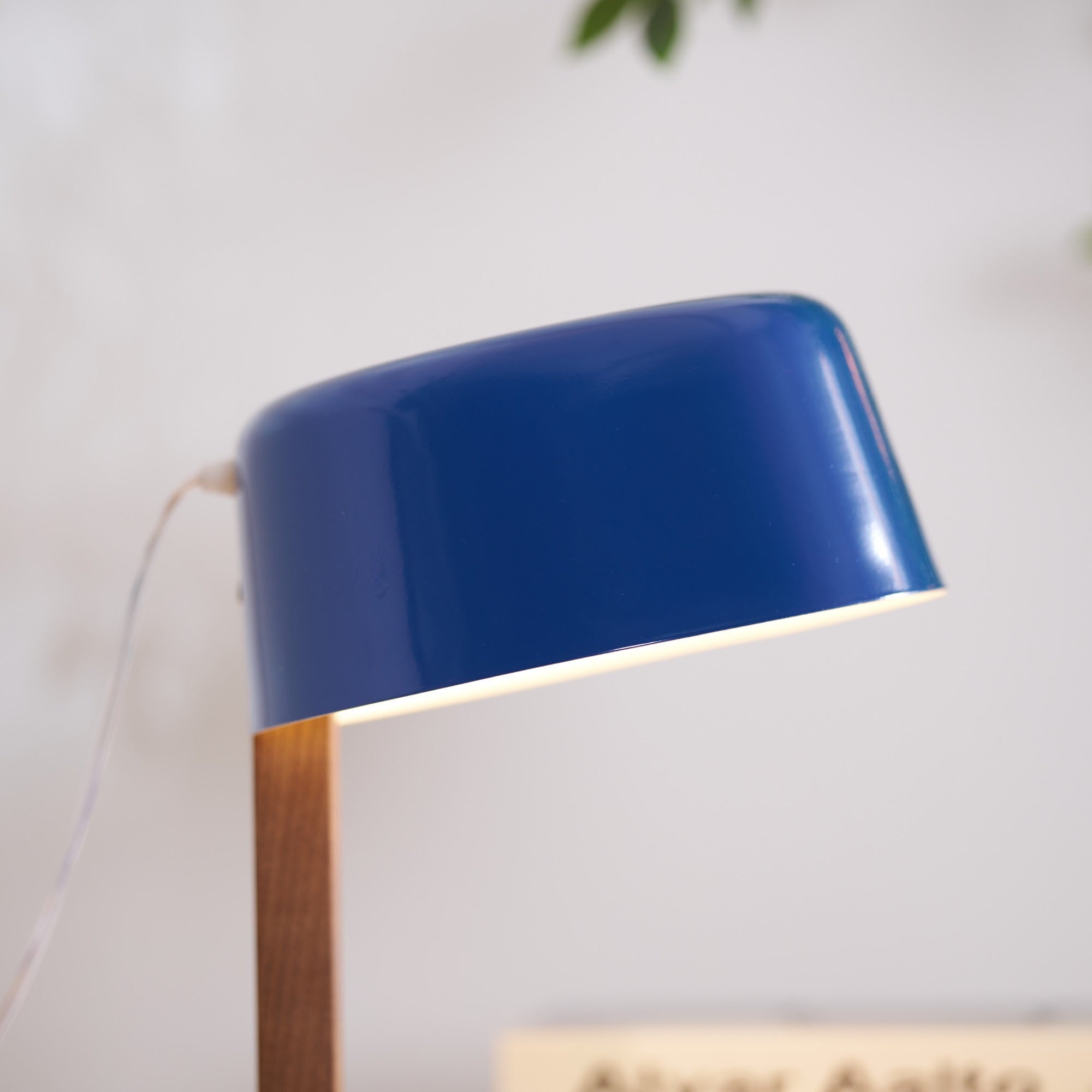 Aura Modern Table Lamp-Neutral Decor