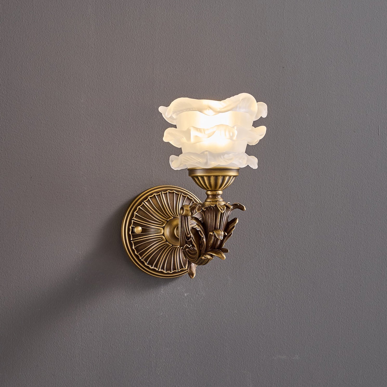 Dimensional drawing of the Darwin Wall Lamp with measurements.