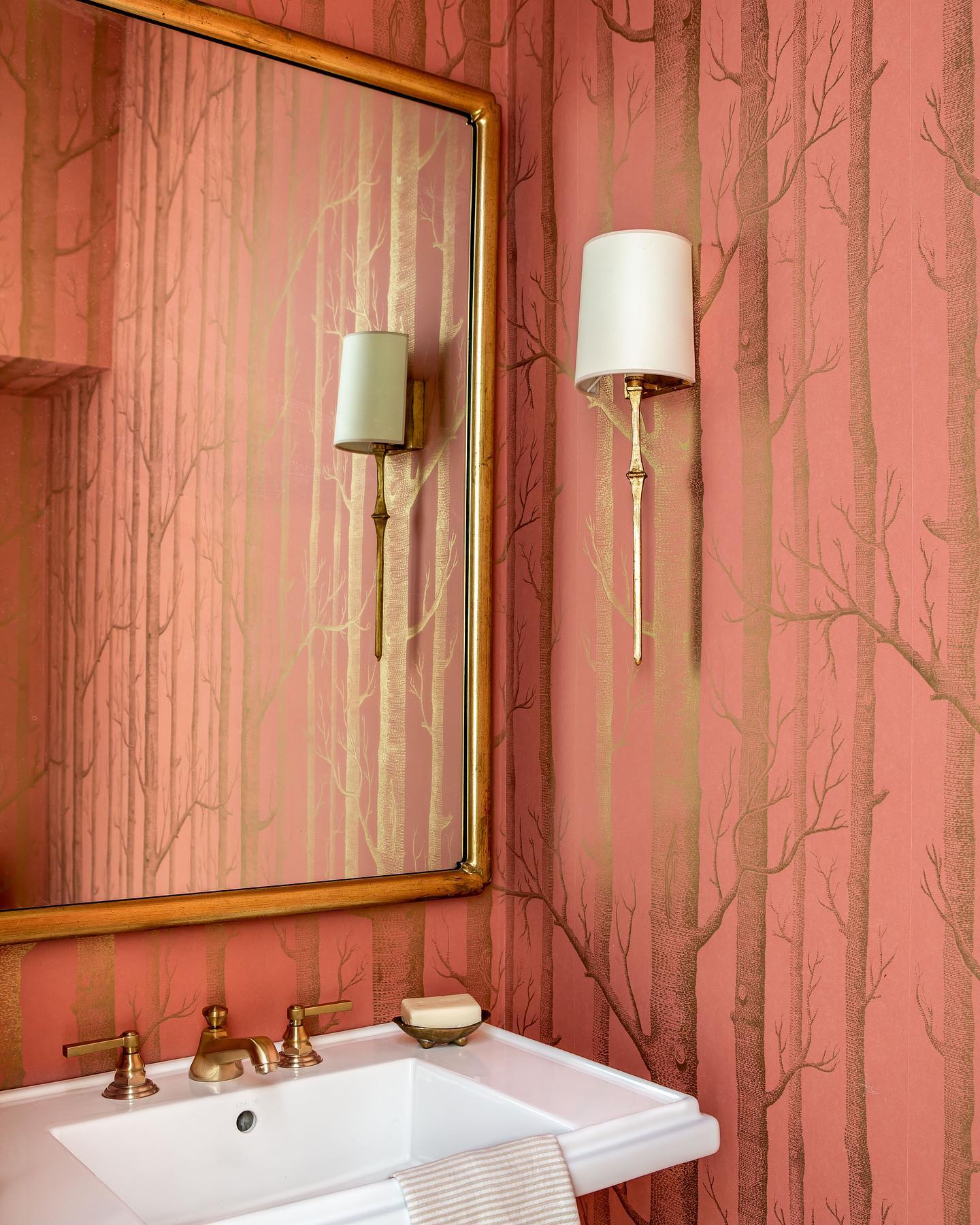 Caspian Wall Lamp