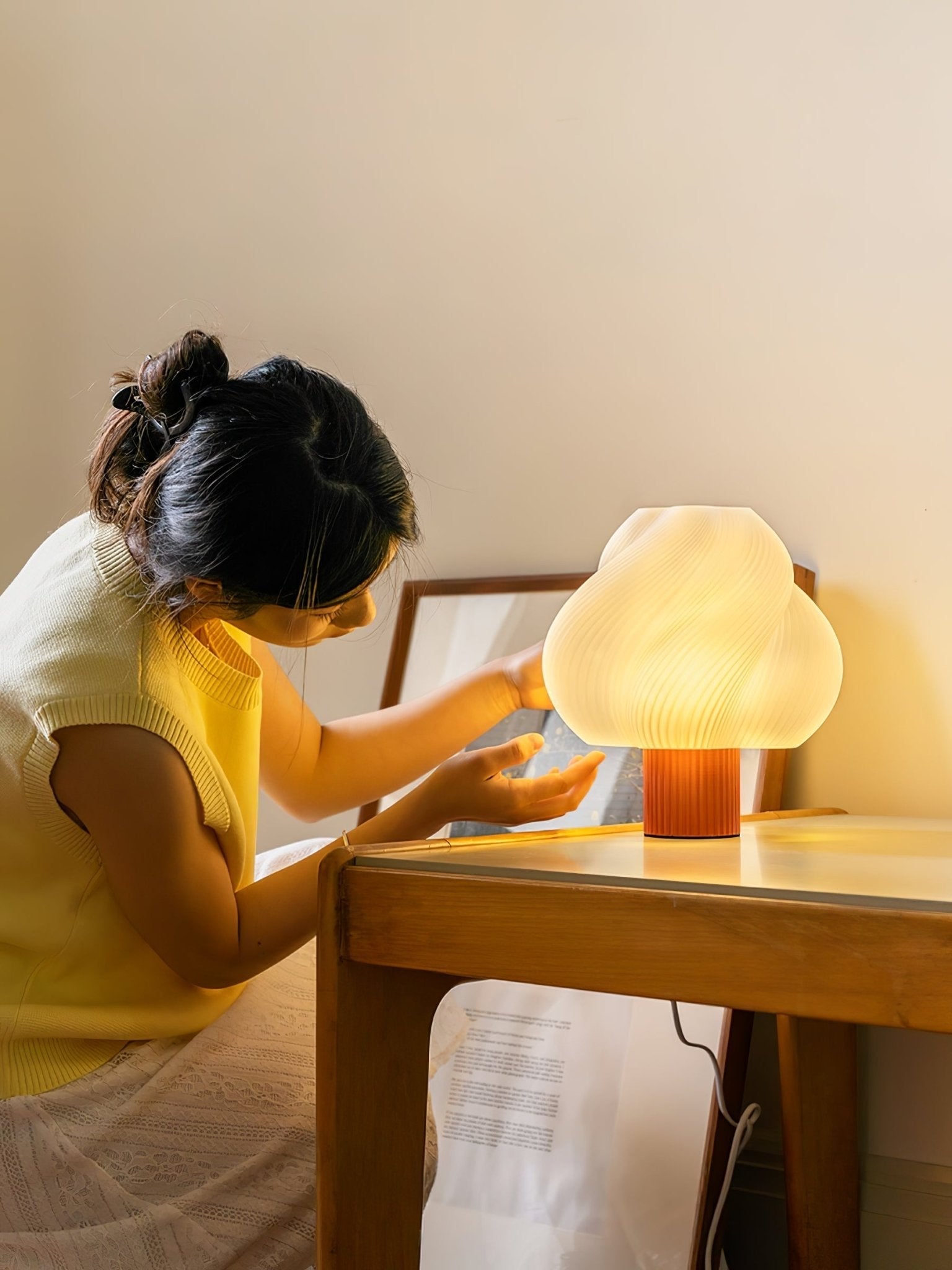 Buffy Modern Plastic Table Lamp-Neutral Decor