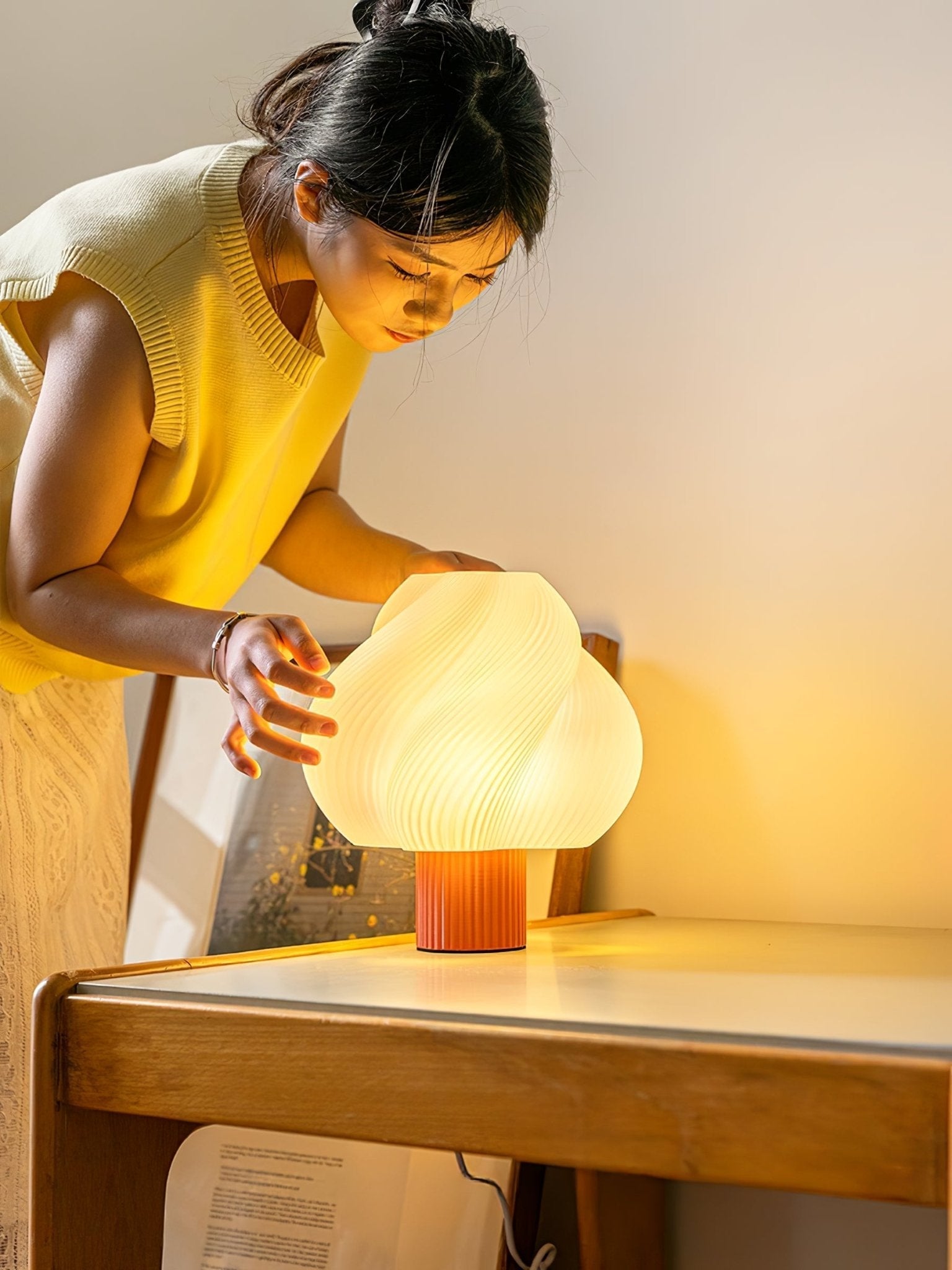 Buffy Modern Plastic Table Lamp-Neutral Decor