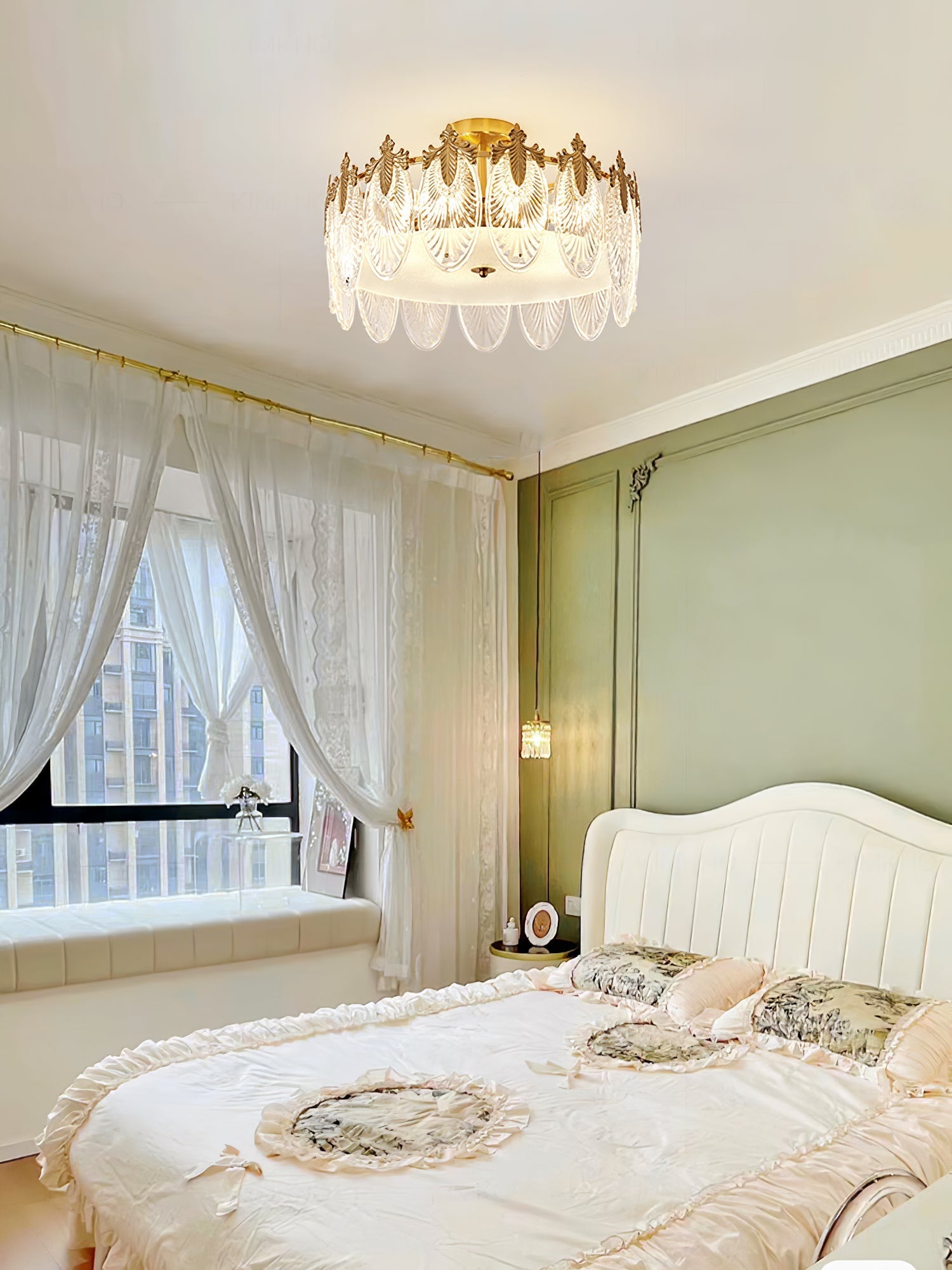 Lustra Chandelier Glass Petals Gold Frame Round-Neutral Decor