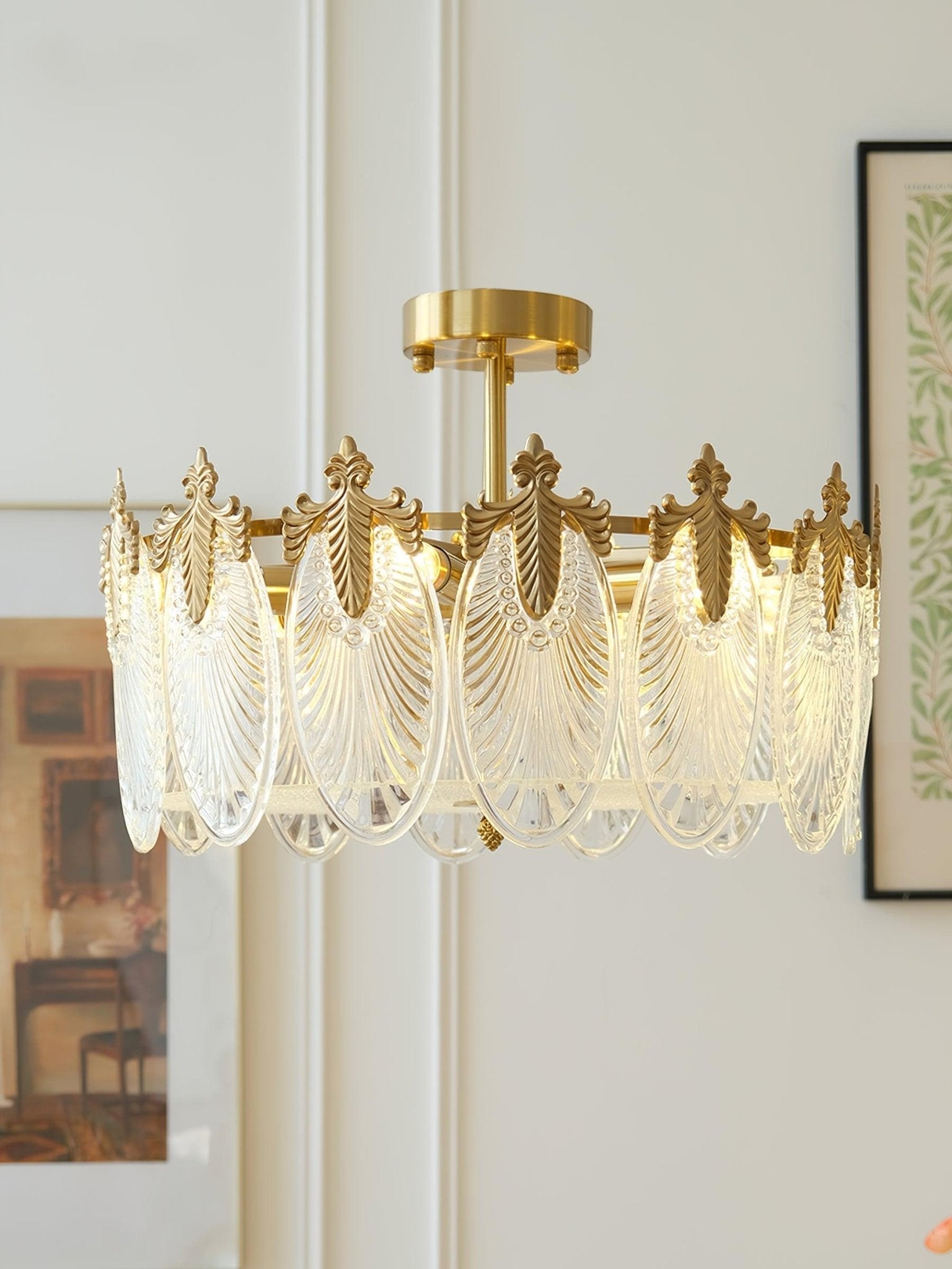 Lustra Chandelier Glass Petals Gold Frame Round-Neutral Decor