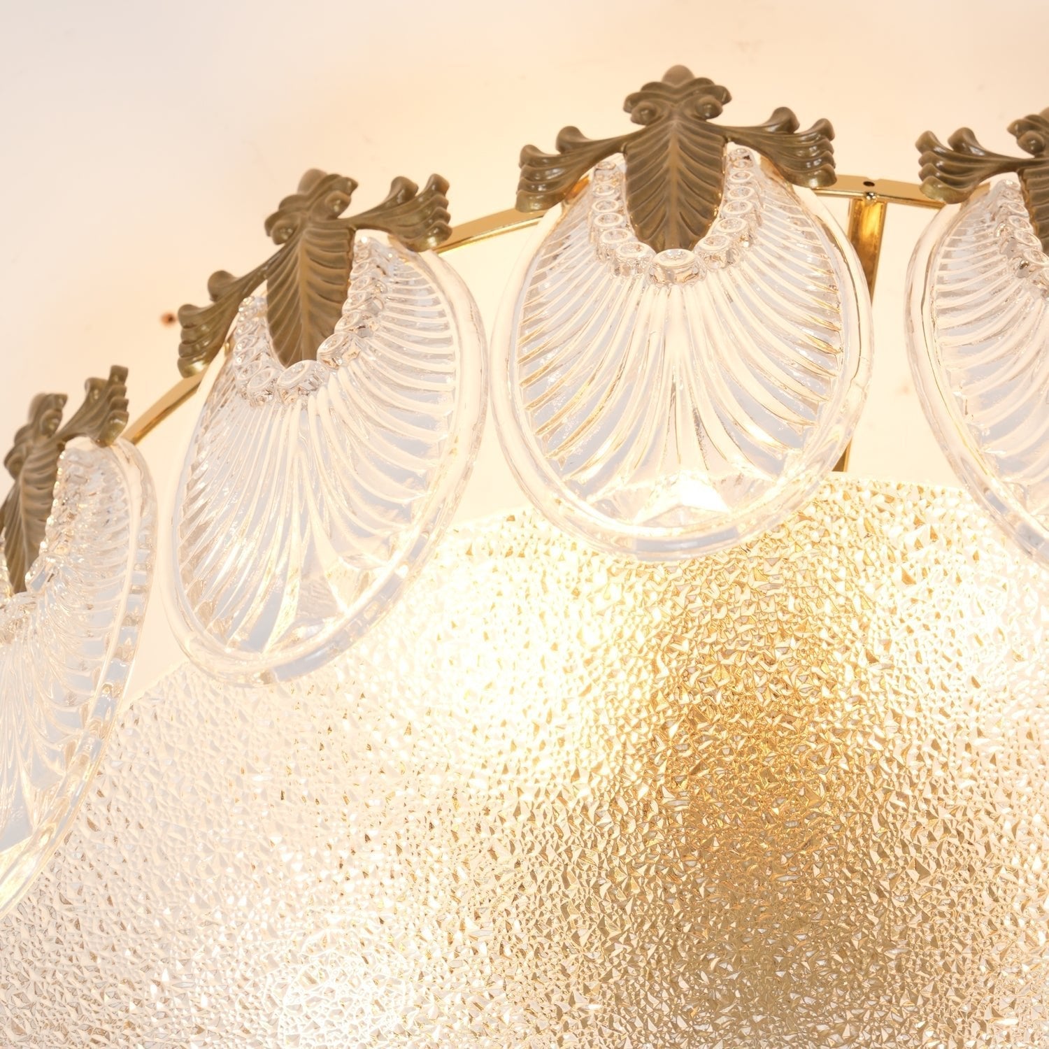 Lustra Chandelier Glass Petals Gold Frame Round-Neutral Decor