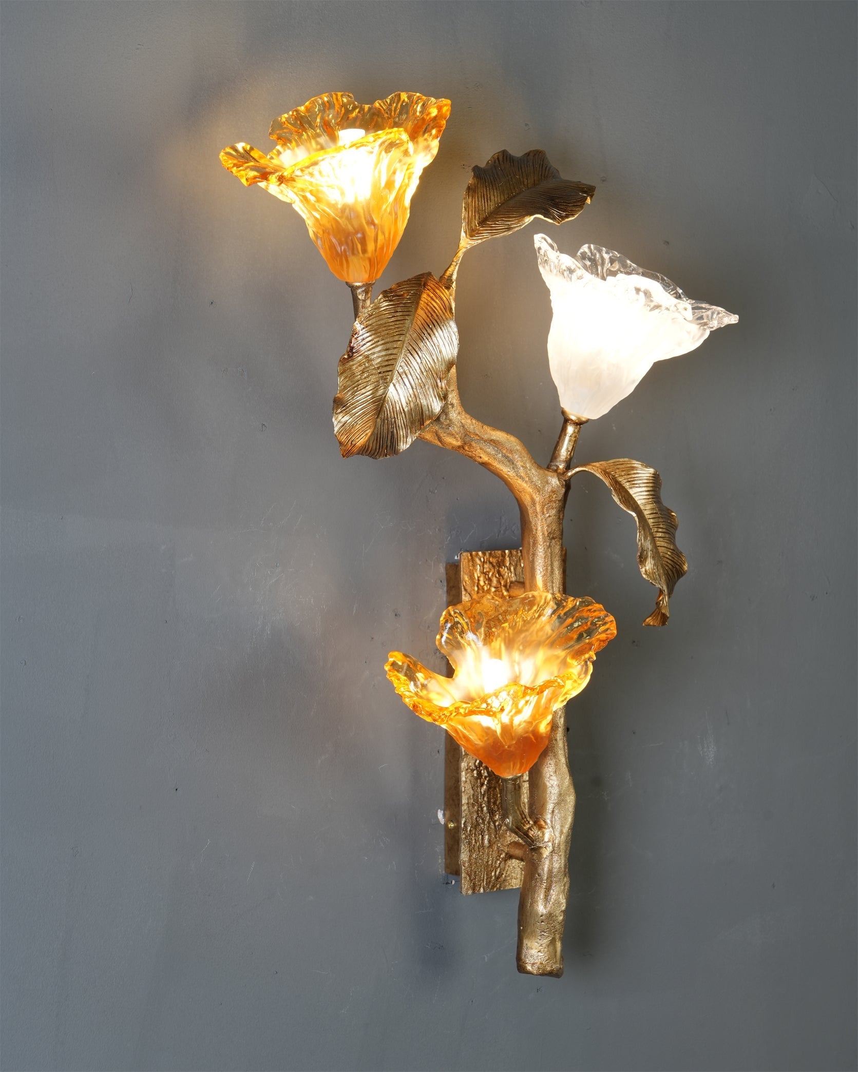 Dimension diagram for the Lily Branch Brass Sconce.