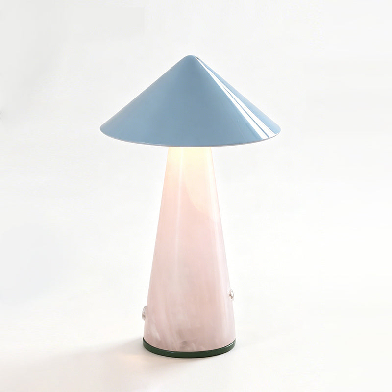 Diagram showing the dimensions of the Maisie lamp: 15cm diameter and 26cm height.