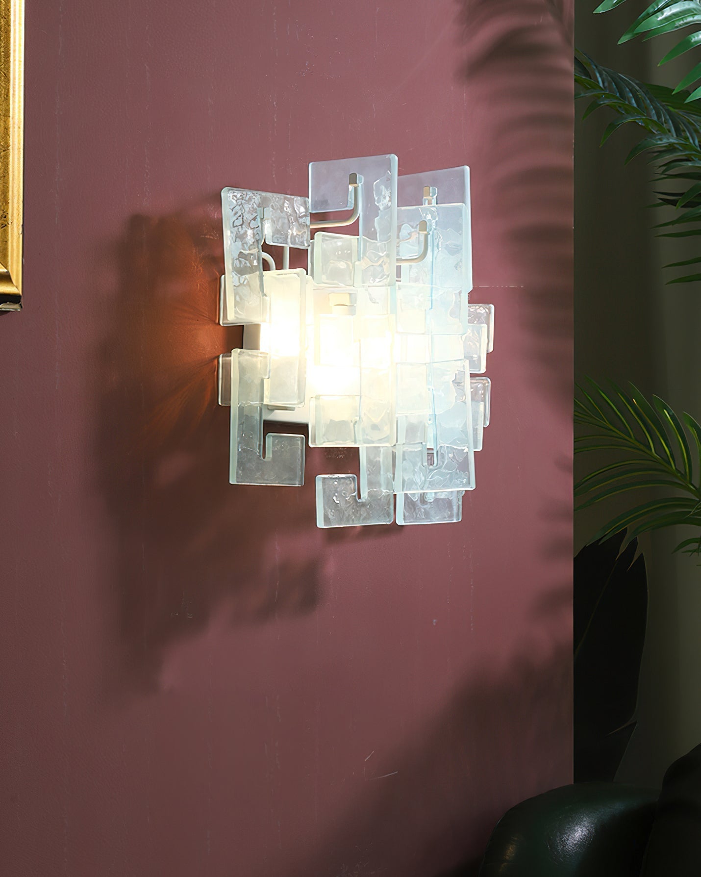 Dimensional drawing of the Stagger Cast Glass Sconce.