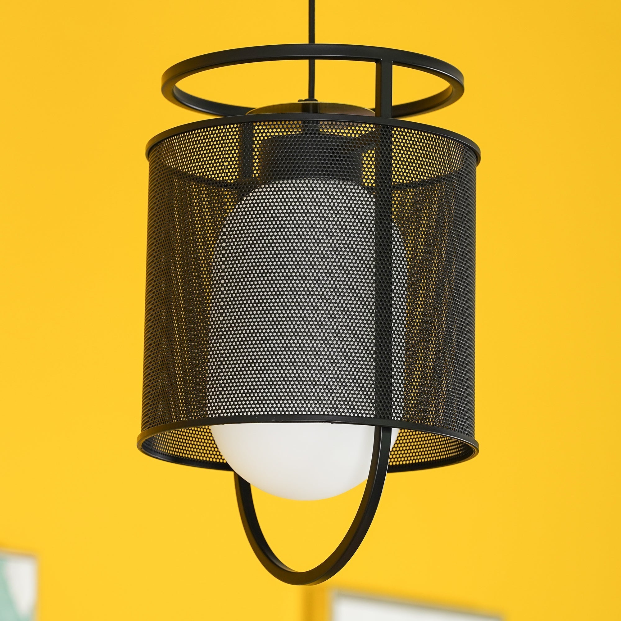 Meren Pendant Lamp Mesh Cylinder Brass Accent Industrial-Neutral Decor