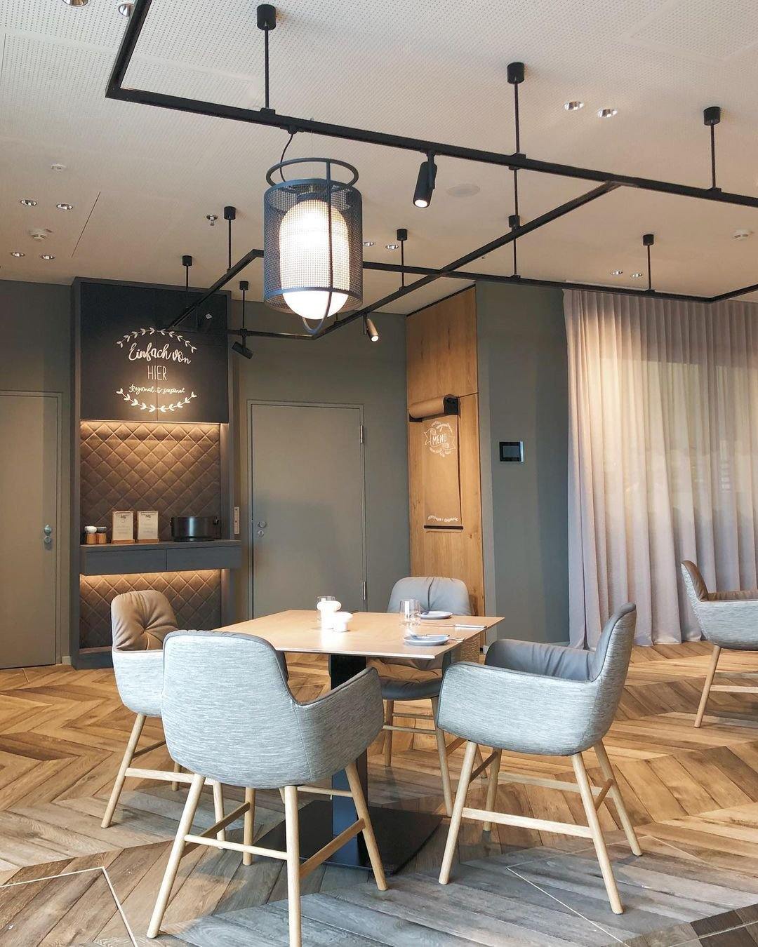Meren Pendant Lamp Mesh Cylinder Brass Accent Industrial-Neutral Decor