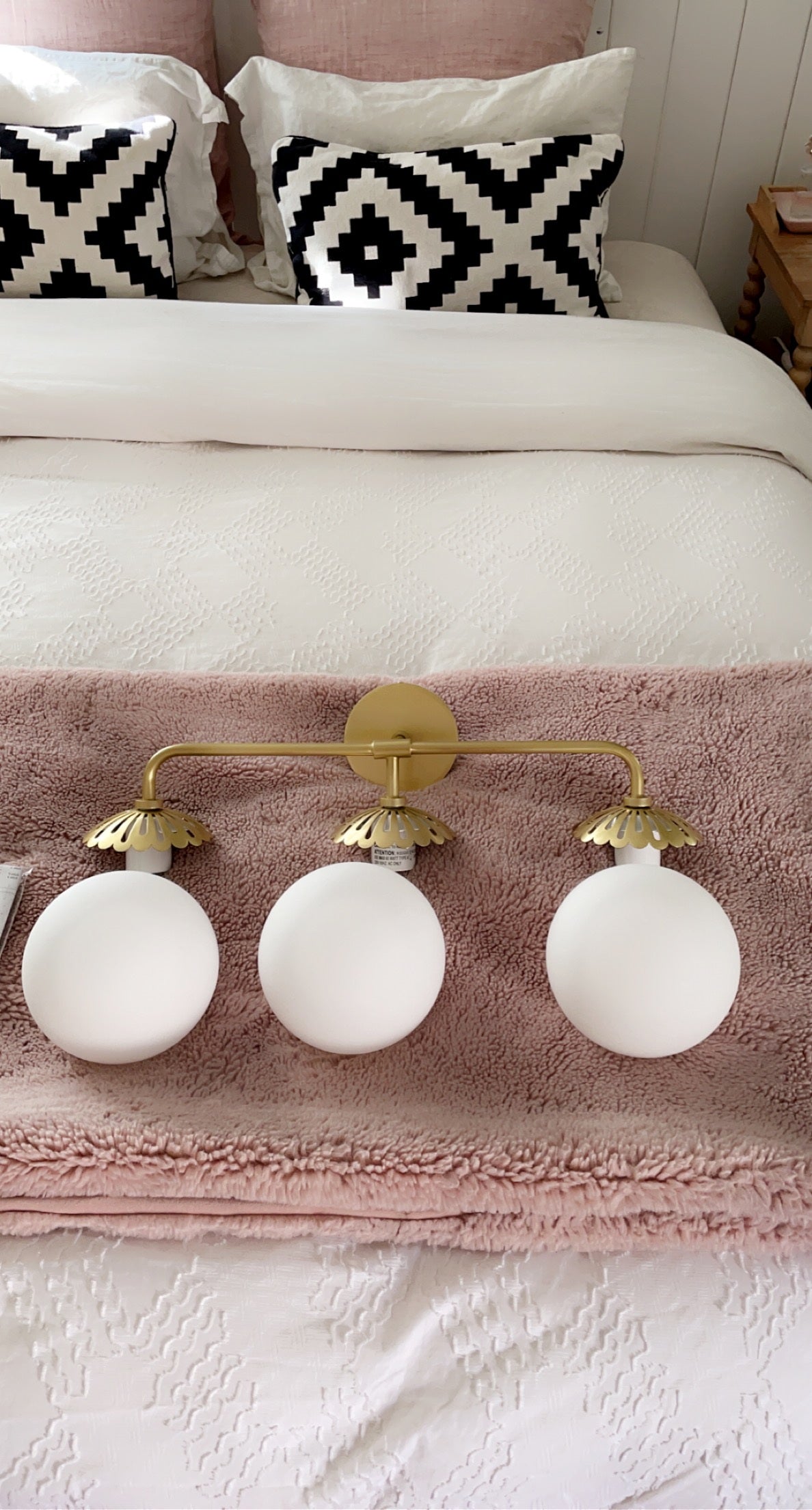 Caspian Wall Lamp