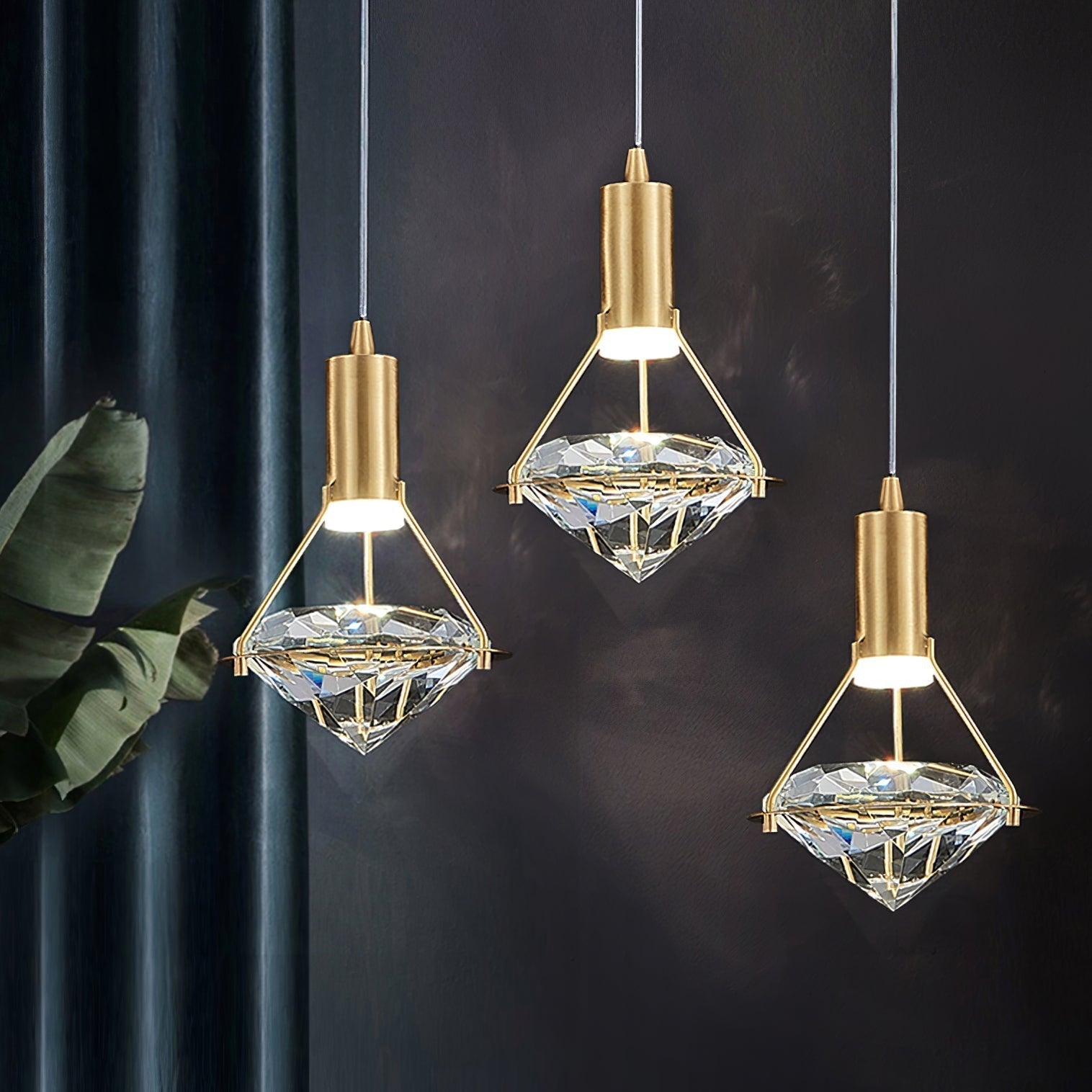 Cira Pendant Lamp Brass Crystal Elegant-Neutral Decor