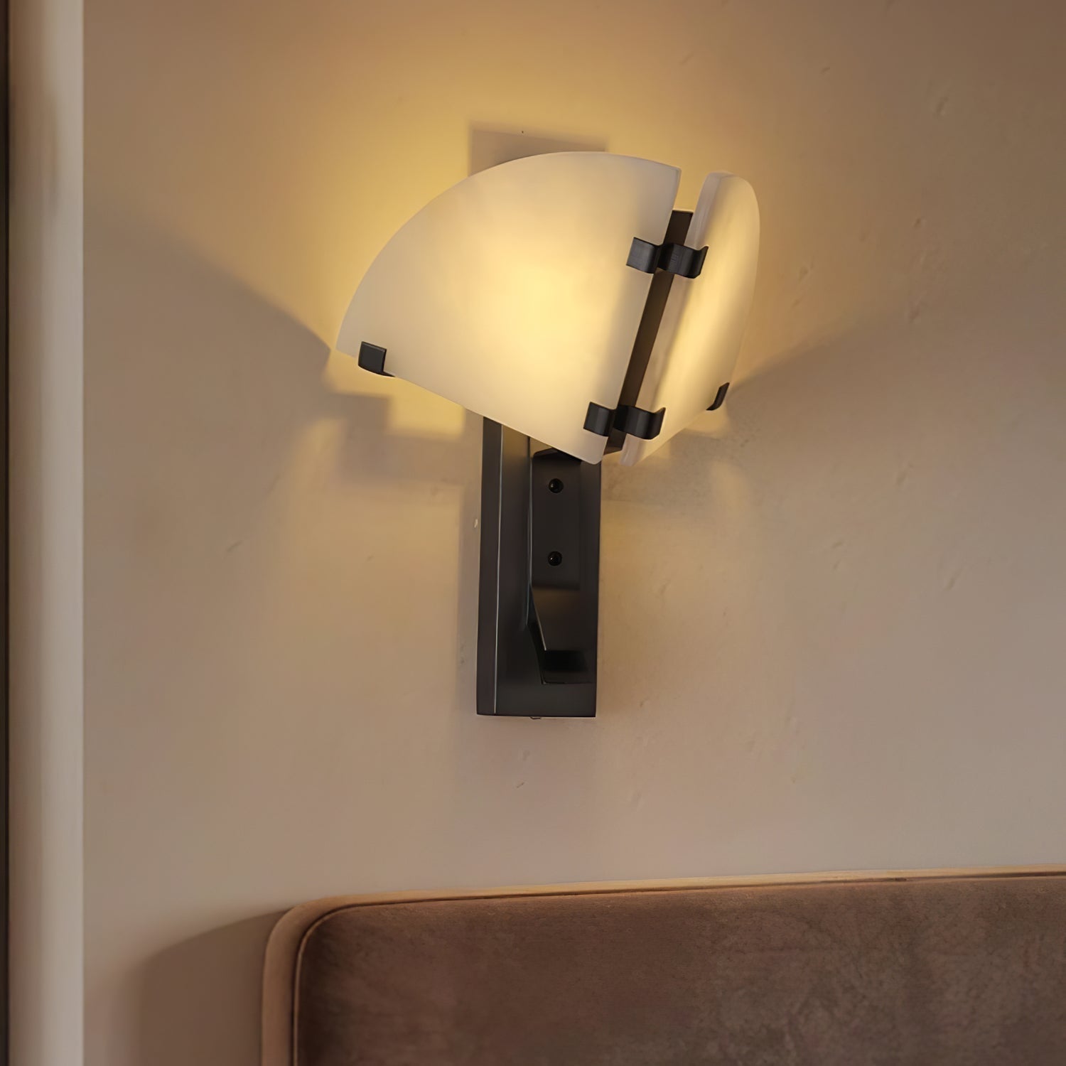 Selesta Modern Alabaster Wall Light-Neutral Decor