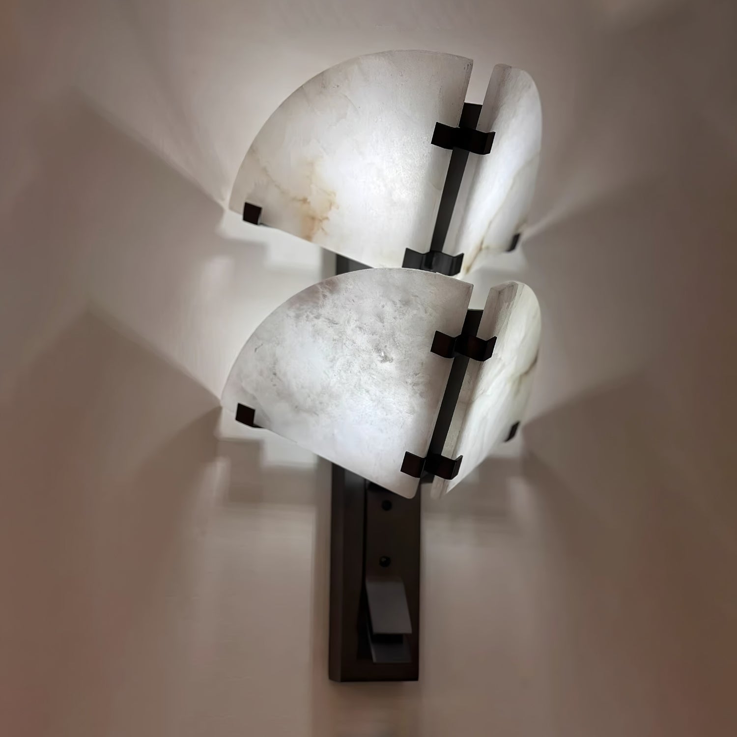 Selesta Modern Alabaster Wall Light-Neutral Decor