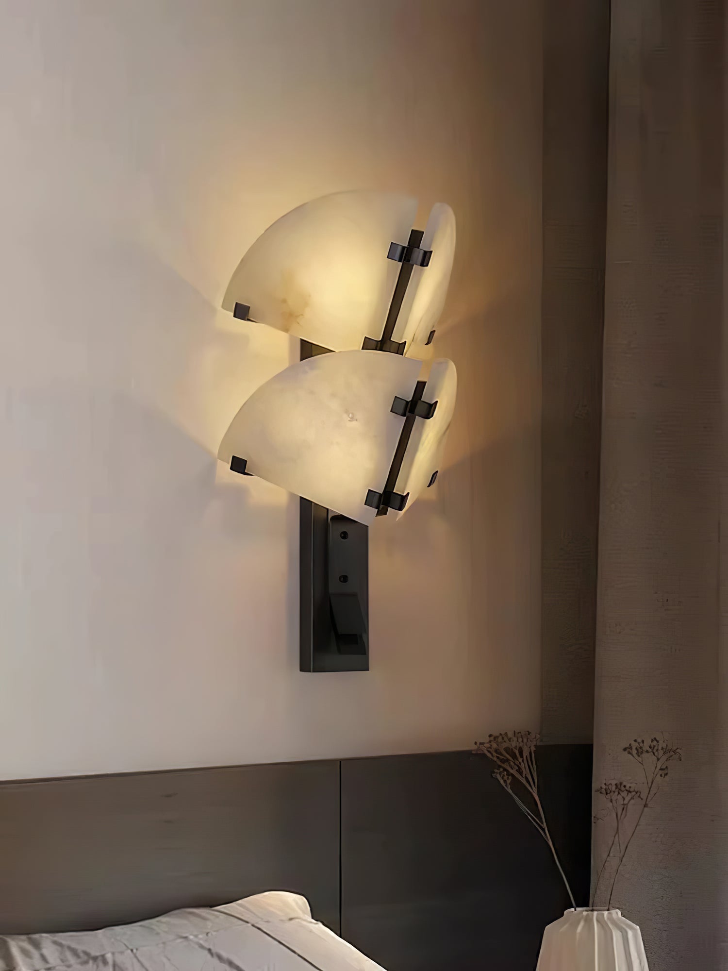 Selesta Modern Alabaster Wall Light-Neutral Decor